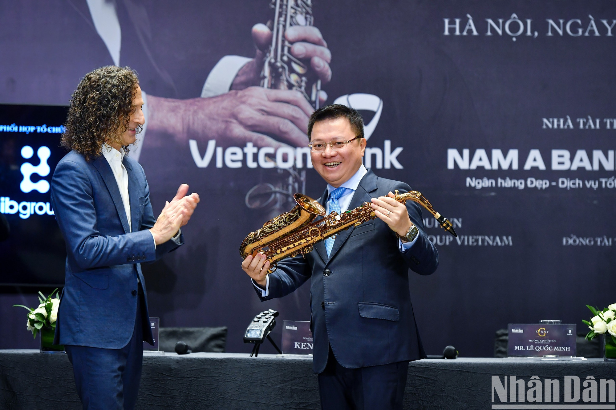 Kenny G donará un saxofón para subasta benéfica en Vietnam. Kenny G donará un saxofón para subasta benéfica en Vietnam.