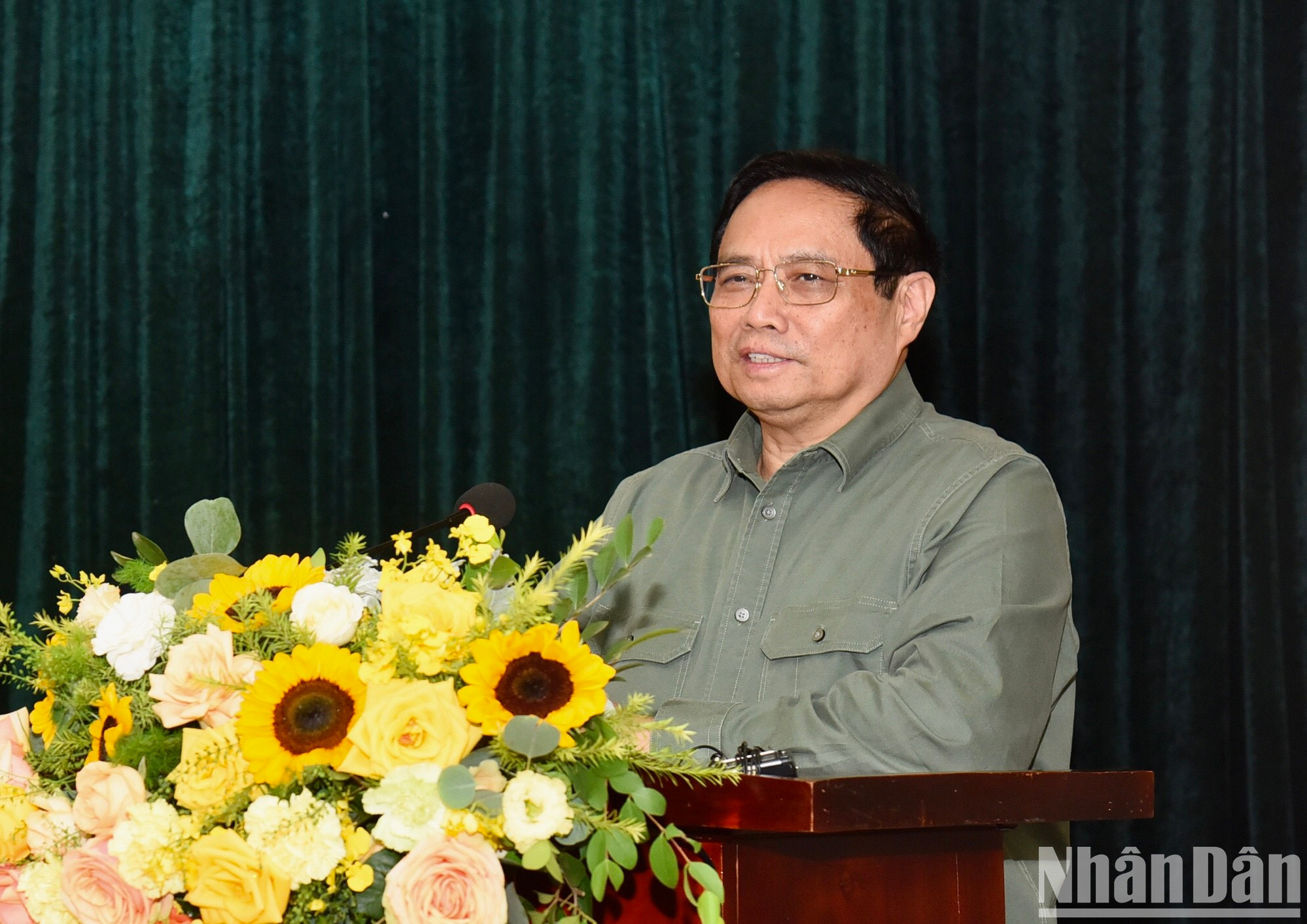 Minh Chinh aprecia las contribuciones, la dedicación y los sacrificios de la guardia fronteriza de la provincia de Lai Chau en general y Huoi Luong en particular en los últimos tiempos. Minh Chinh aprecia las contribuciones, la dedicación y los sacrificios de la guardia fronteriza de la provincia de Lai Chau en general y Huoi Luong en particular en los últimos tiempos.