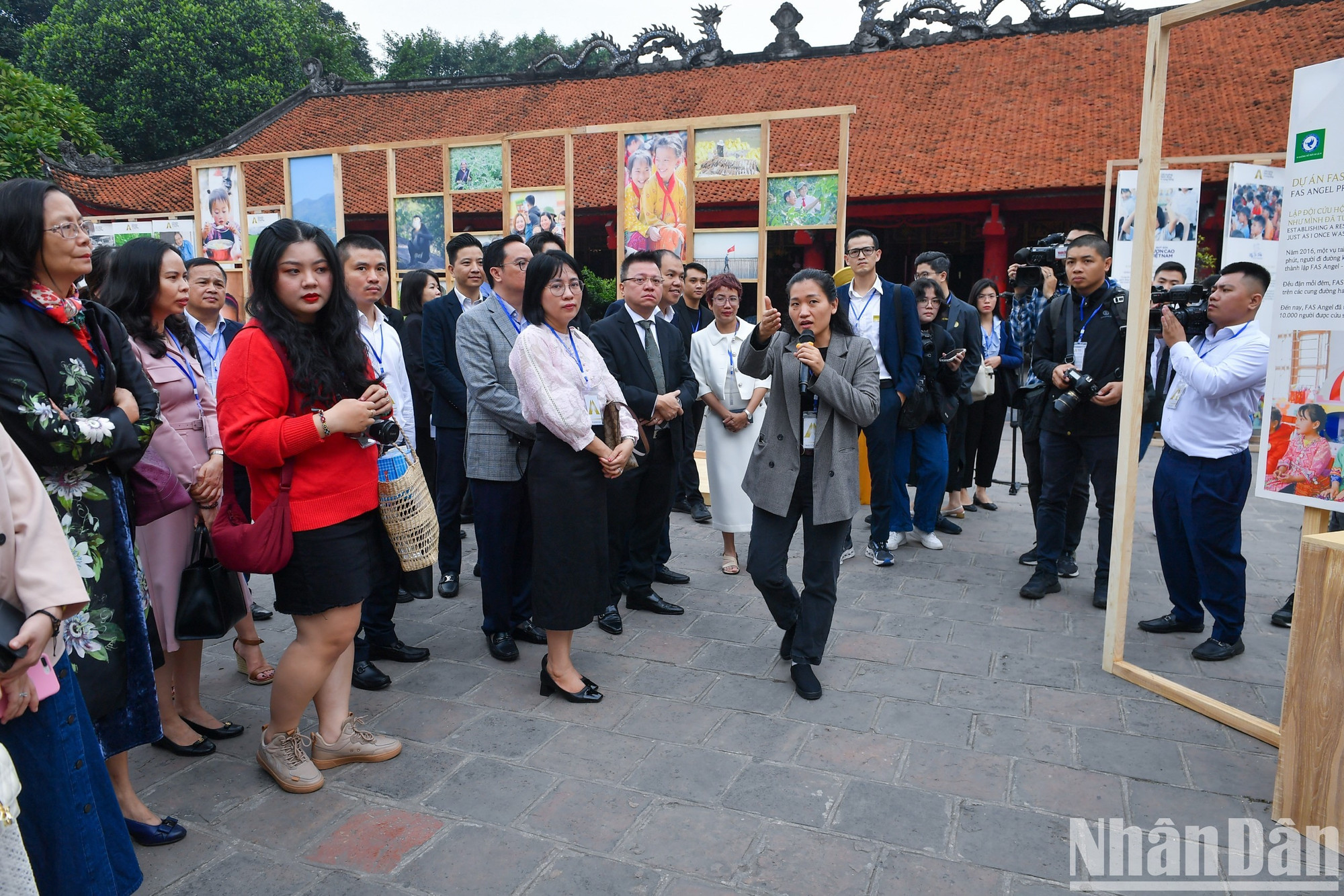 La exposición se divide en grupos temáticos como Corazón, Mirando al futuro y Revolución por los pueblos.
