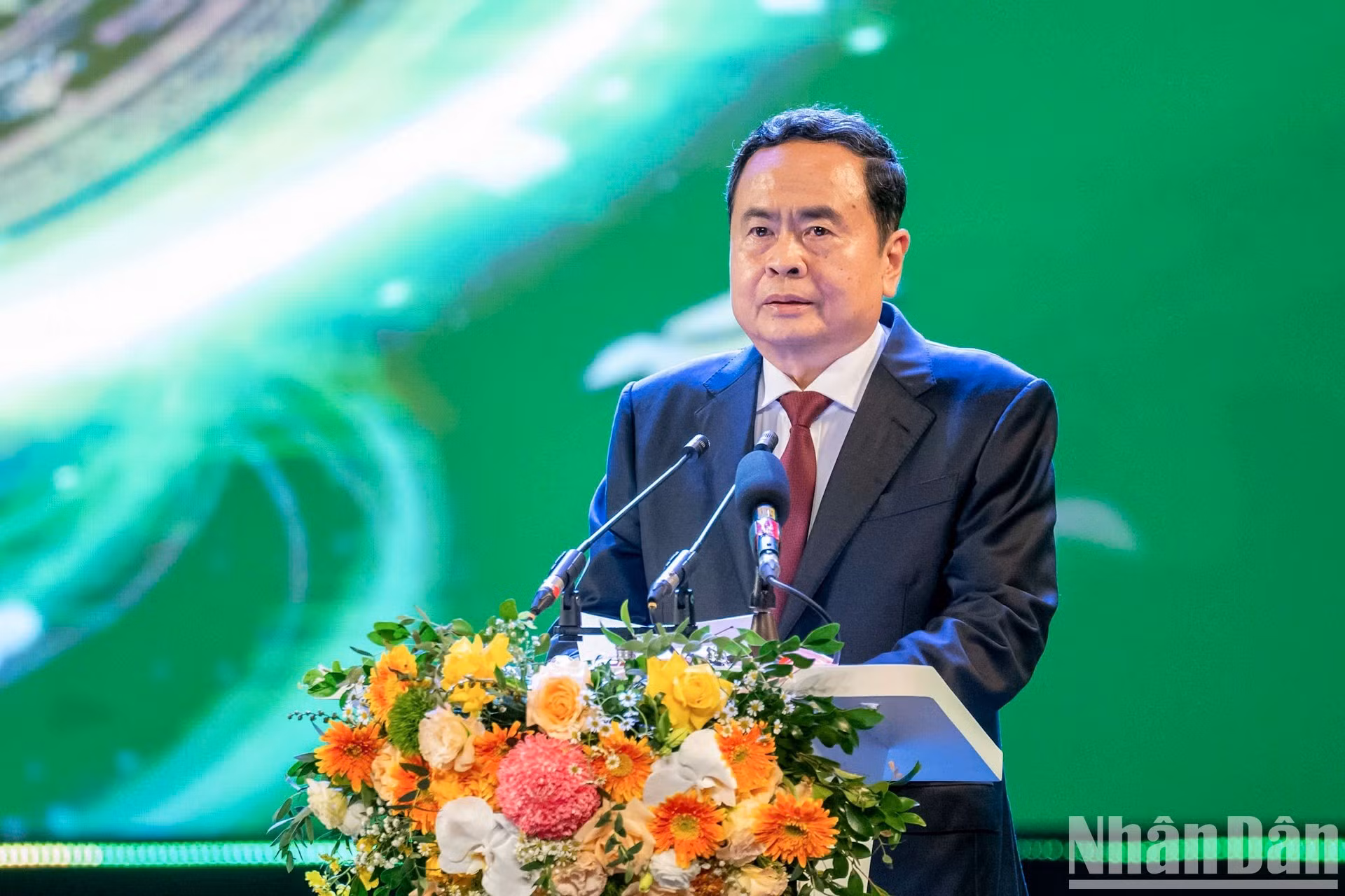 El máximo dirigente legislativo vietnamita, Tran Thanh Man, habla en la cita.