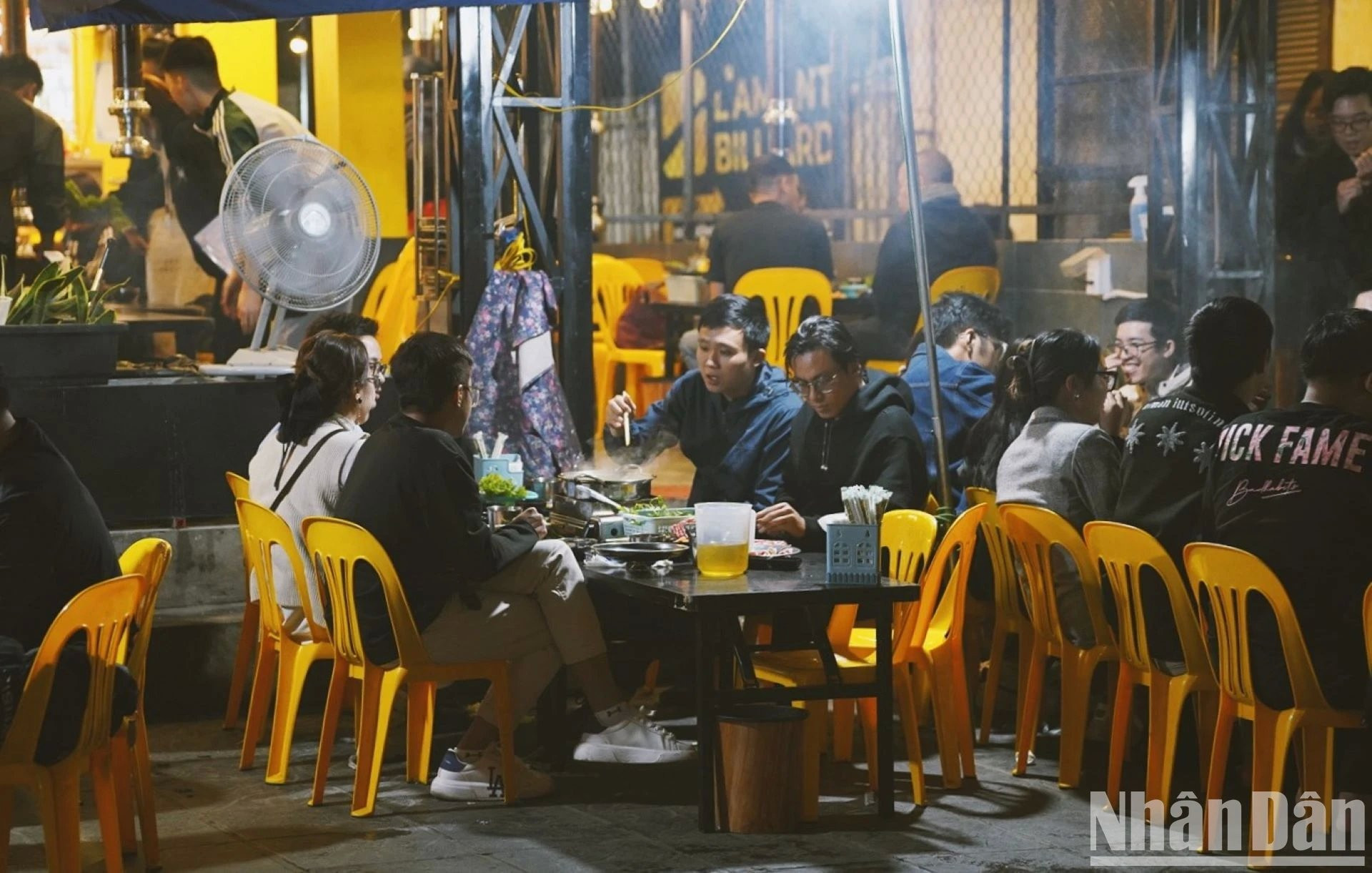 Es genial pasar tiempo con amigos... Es genial pasar tiempo con amigos...