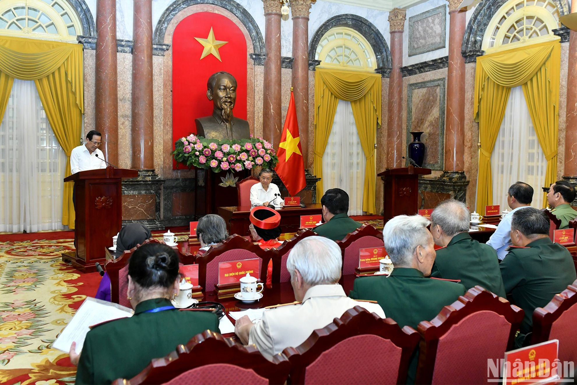 Escena de la reunión en el Palacio Presidencial.
