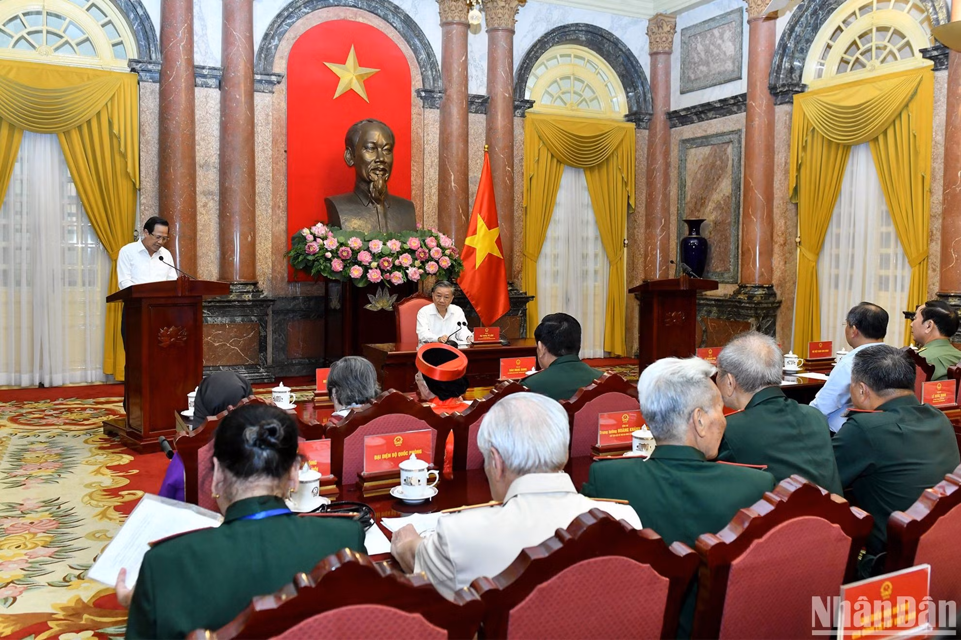 Escena de la reunión en el Palacio Presidencial.