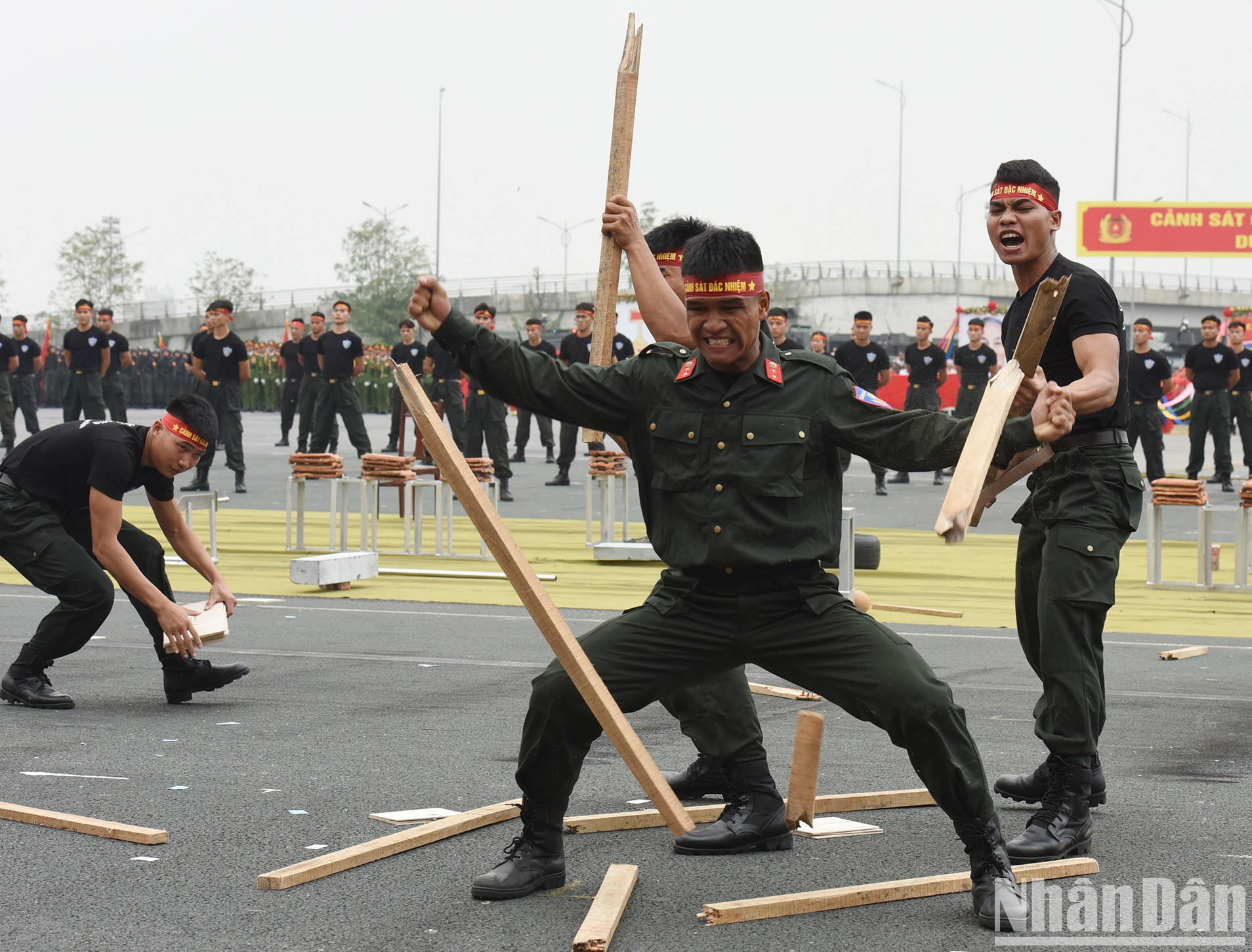 Demostración de artes marciales de 500 policías. Demostración de artes marciales de 500 policías.