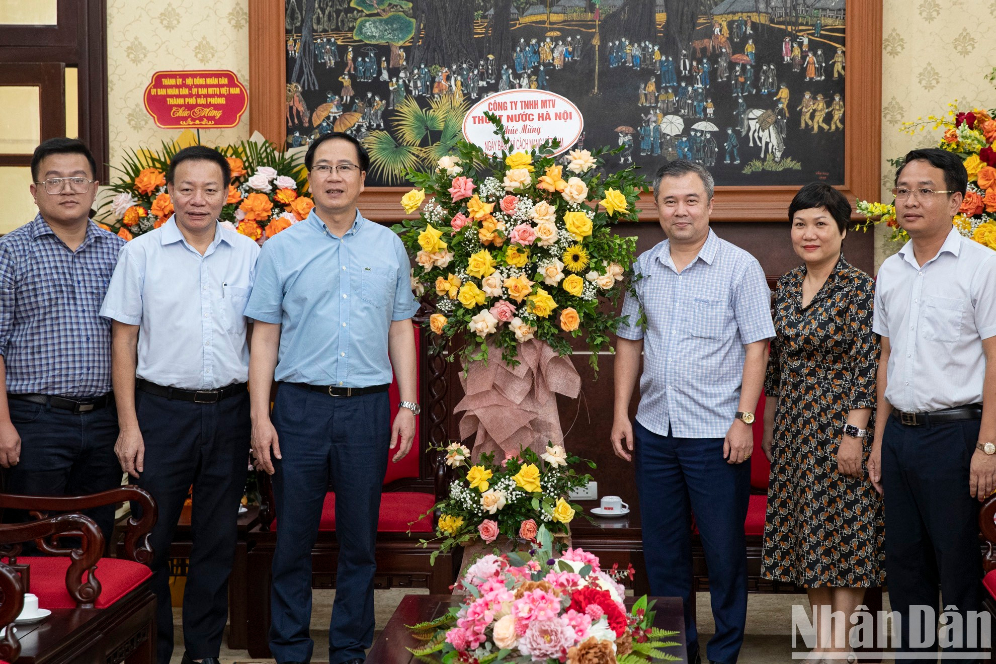 El director general de la empresa de drenaje de Hanói, Phan Hoai Minh, en la cita.