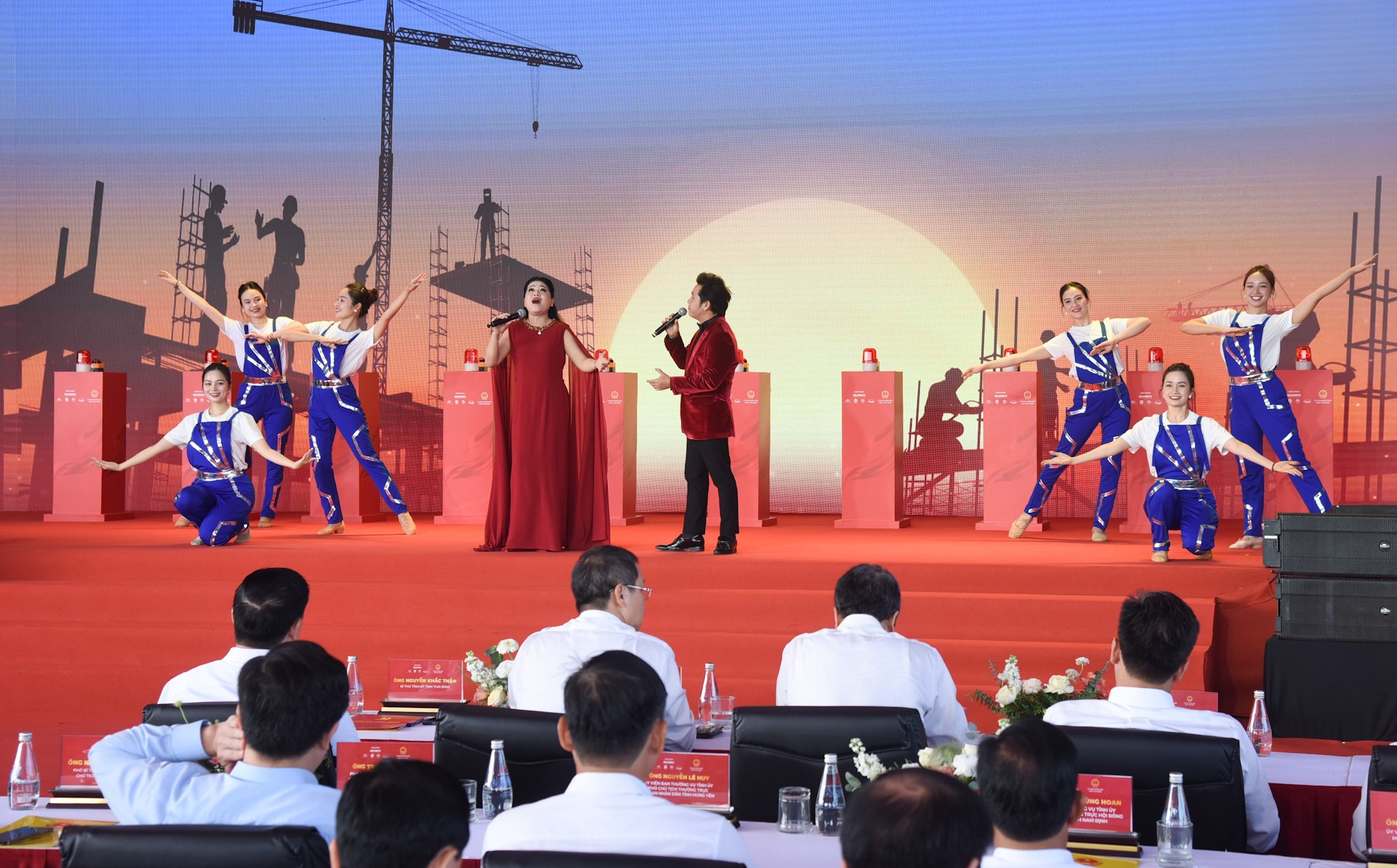 Una actuación artística en la ceremonia inaugural. Una actuación artística en la ceremonia inaugural.