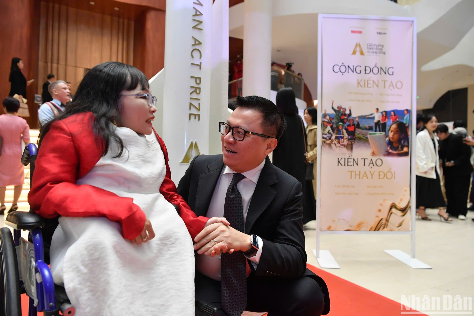 Los organizadores y representantes de los proyectos en el preludio de la ceremonia.