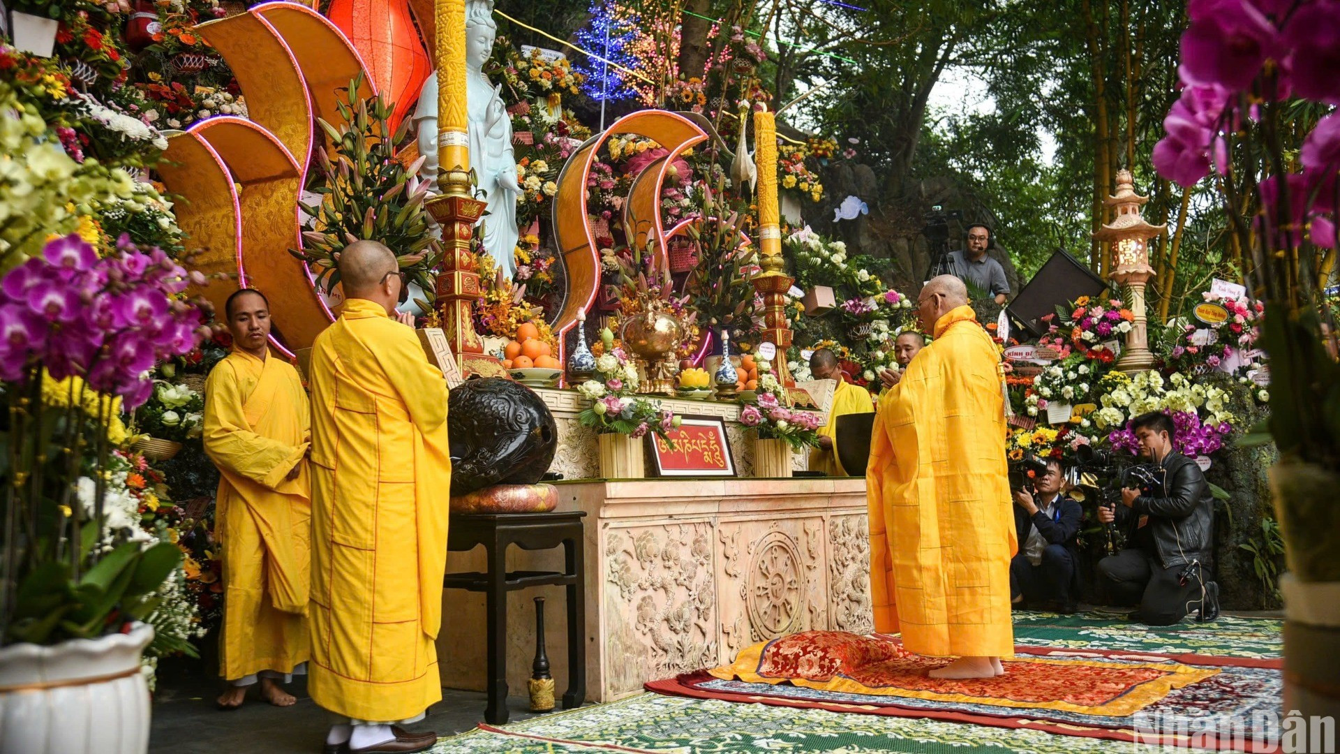 El Festival de Quan The Am es una actividad anual en la que se ora por la paz y la prosperidad de la nación y por un clima favorable.