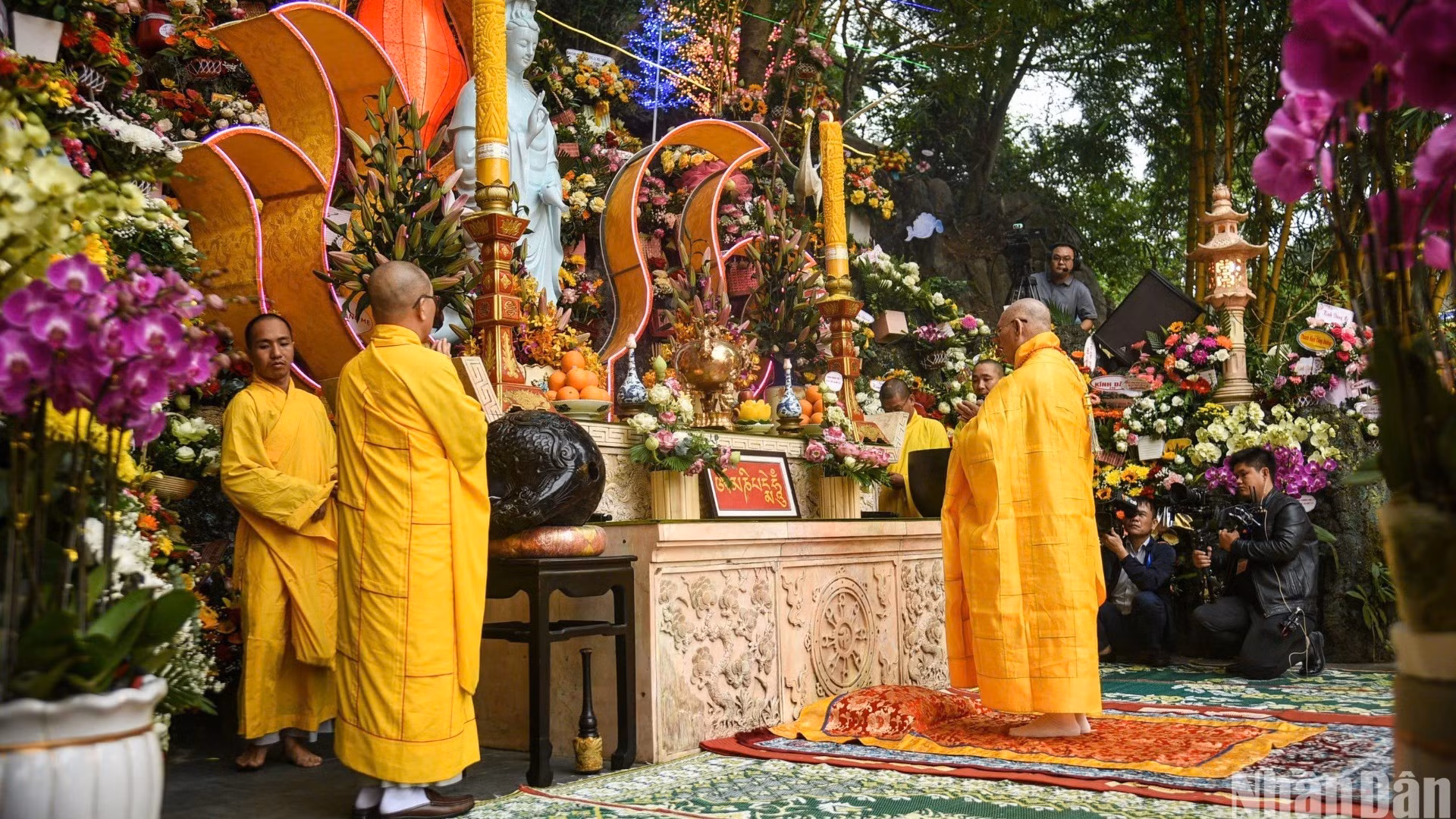 El Festival de Quan The Am es una actividad anual en la que se ora por la paz y la prosperidad de la nación y por un clima favorable.