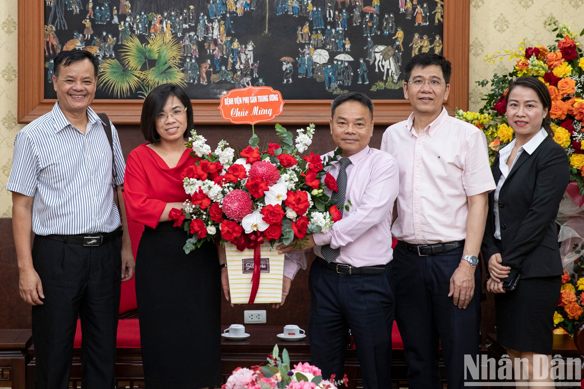 En el encuentro con Nguyen Thi Thu Ha, subdirectora del Hospital Central de Obstetricia.