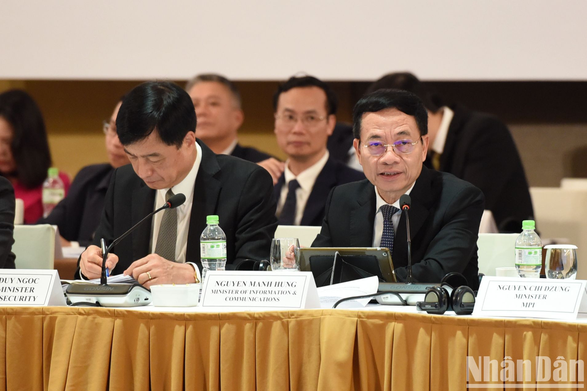 El ministro vietnamita de Información y Comunicación, Nguyen Manh Hung.