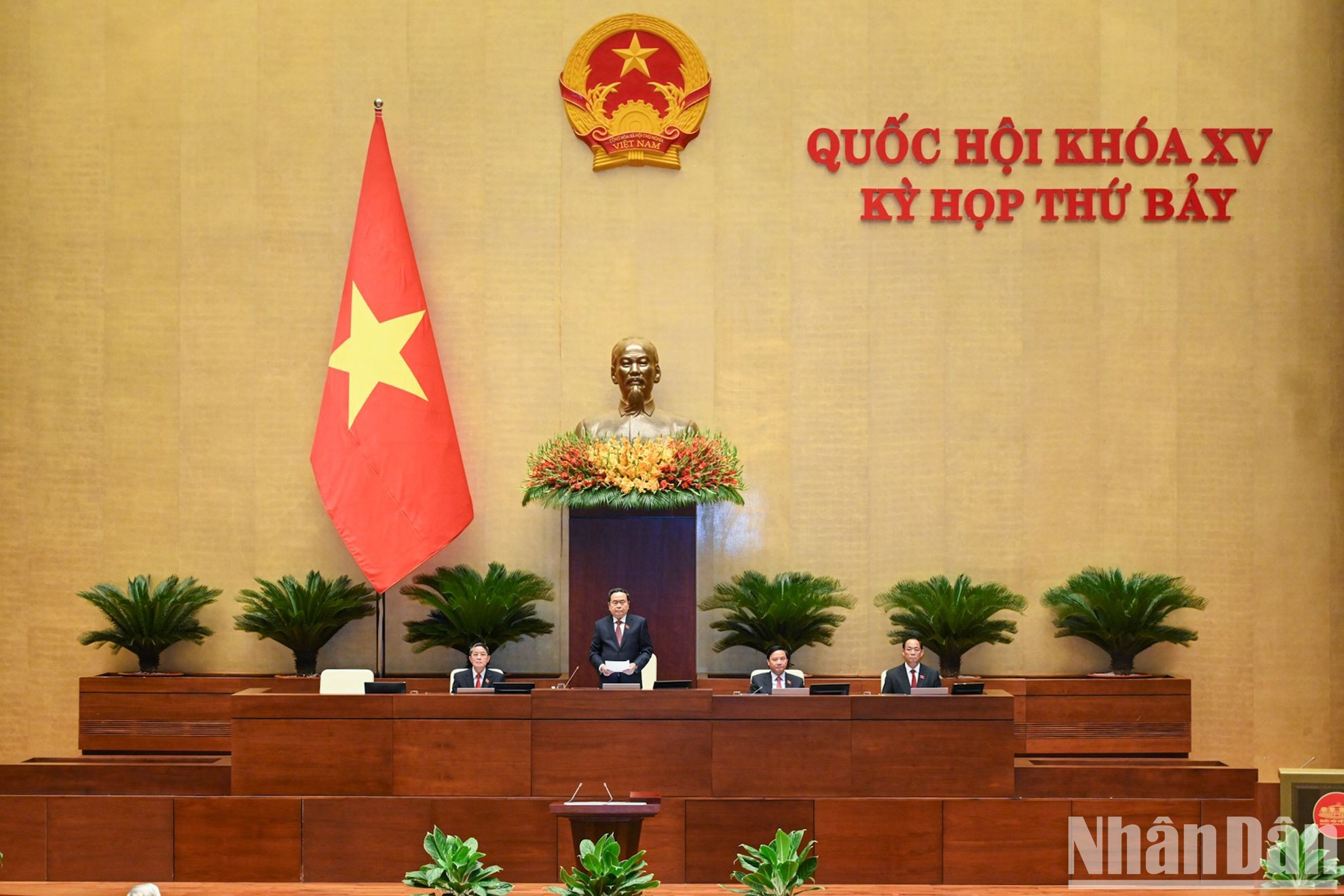 El presidente de la Asamblea Nacional vietnamita, Tran Thanh Man, preside la ceremonia de toma de posesión del presidente To Lam.