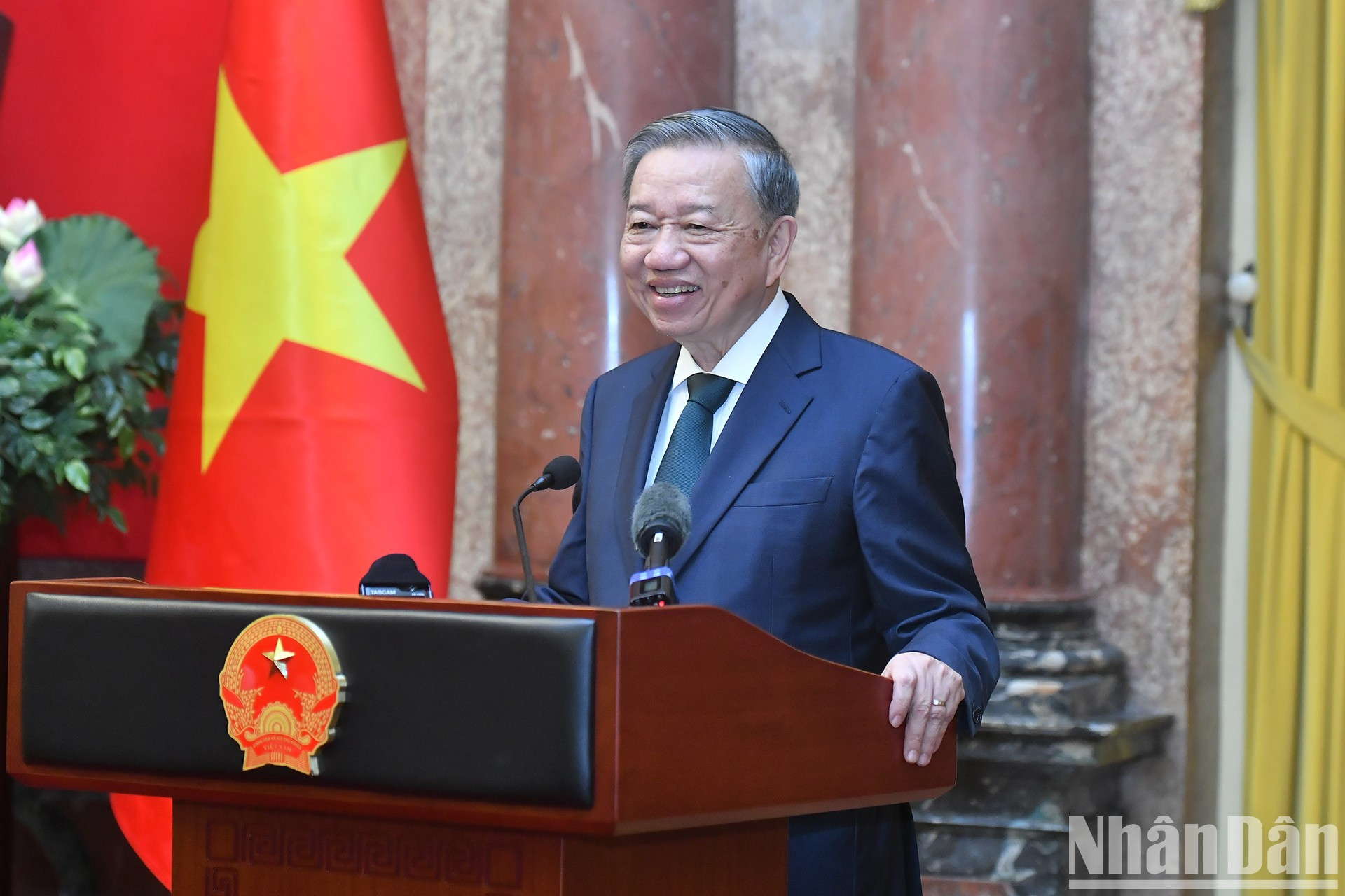 El secretario general del PCV y presidente de Vietnam, To Lam, habla en la reunión.