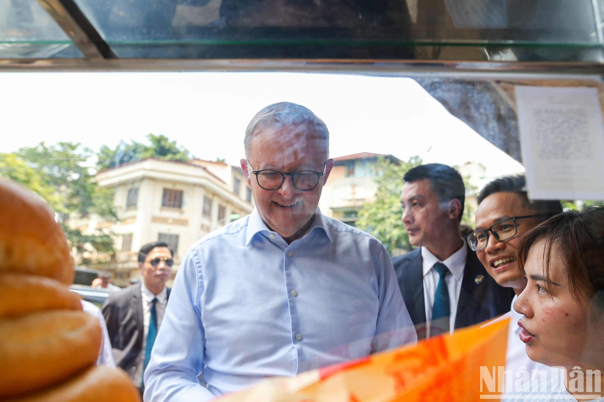 El jefe de Gobierno australiano está interesado en el banh mi (bocadillo vietnamita). El jefe de Gobierno australiano está interesado en el banh mi (bocadillo vietnamita).