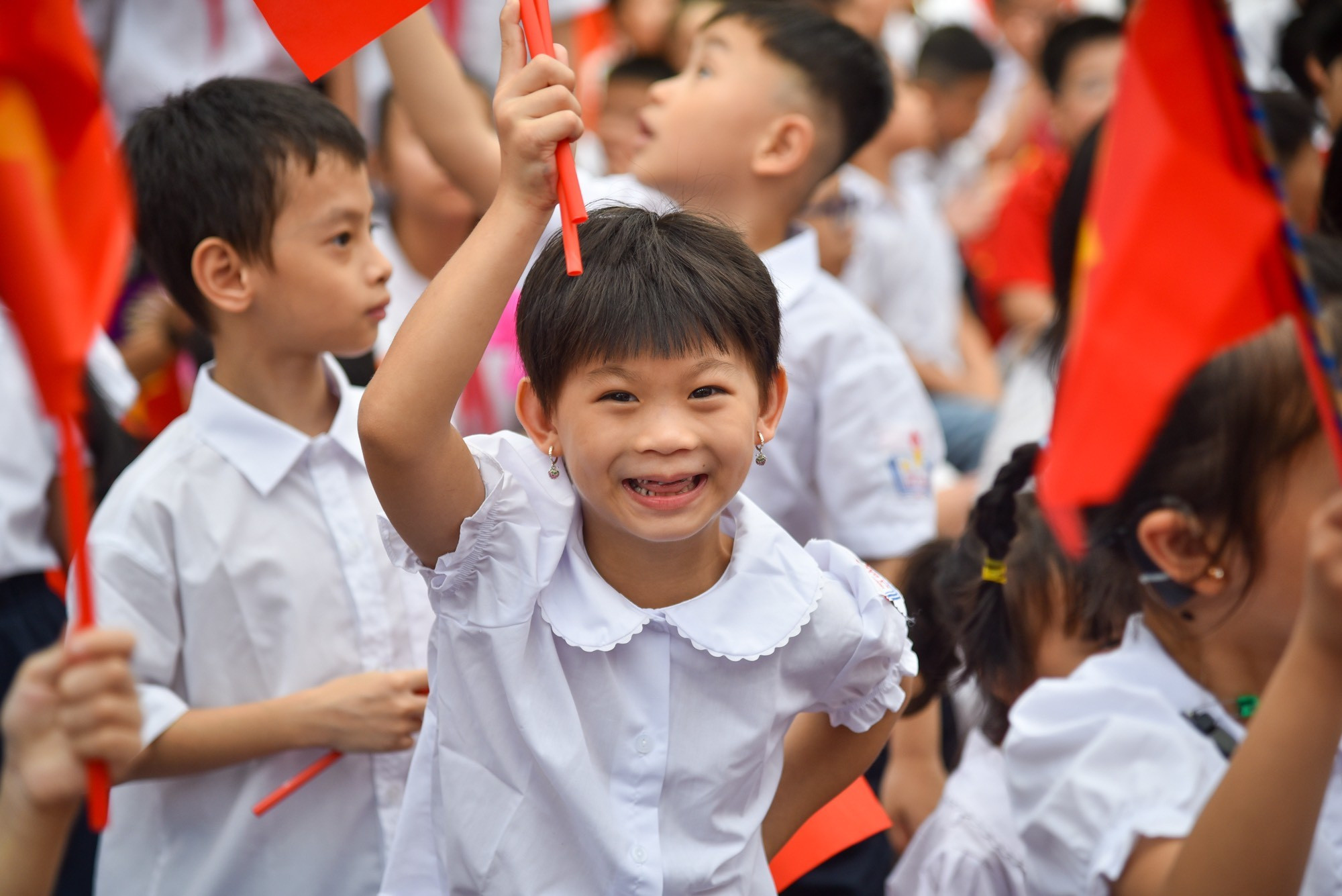 Con un modelo de enseñanza multinivel que incluye preescolar, primaria y secundaria, la escuela también atiende a alumnos con limitaciones (de los cuales el 60 por ciento son sordos). Con un modelo de enseñanza multinivel que incluye preescolar, primaria y secundaria, la escuela también atiende a alumnos con limitaciones (de los cuales el 60 por ciento son sordos).
