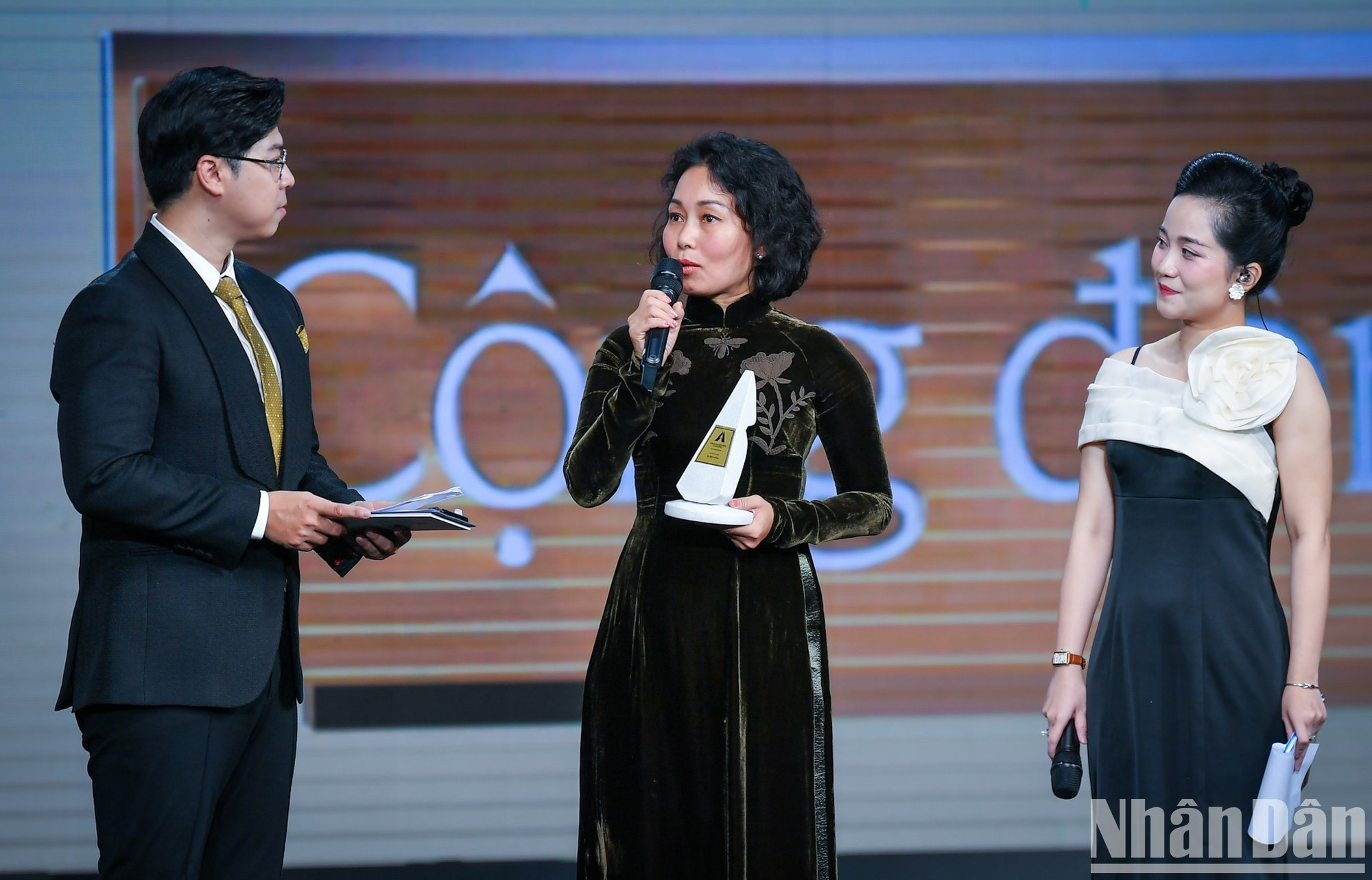 Los representantes de los proyectos expresan su sentimiento en la ceremonia de entrega de premios. Los representantes de los proyectos expresan su sentimiento en la ceremonia de entrega de premios.