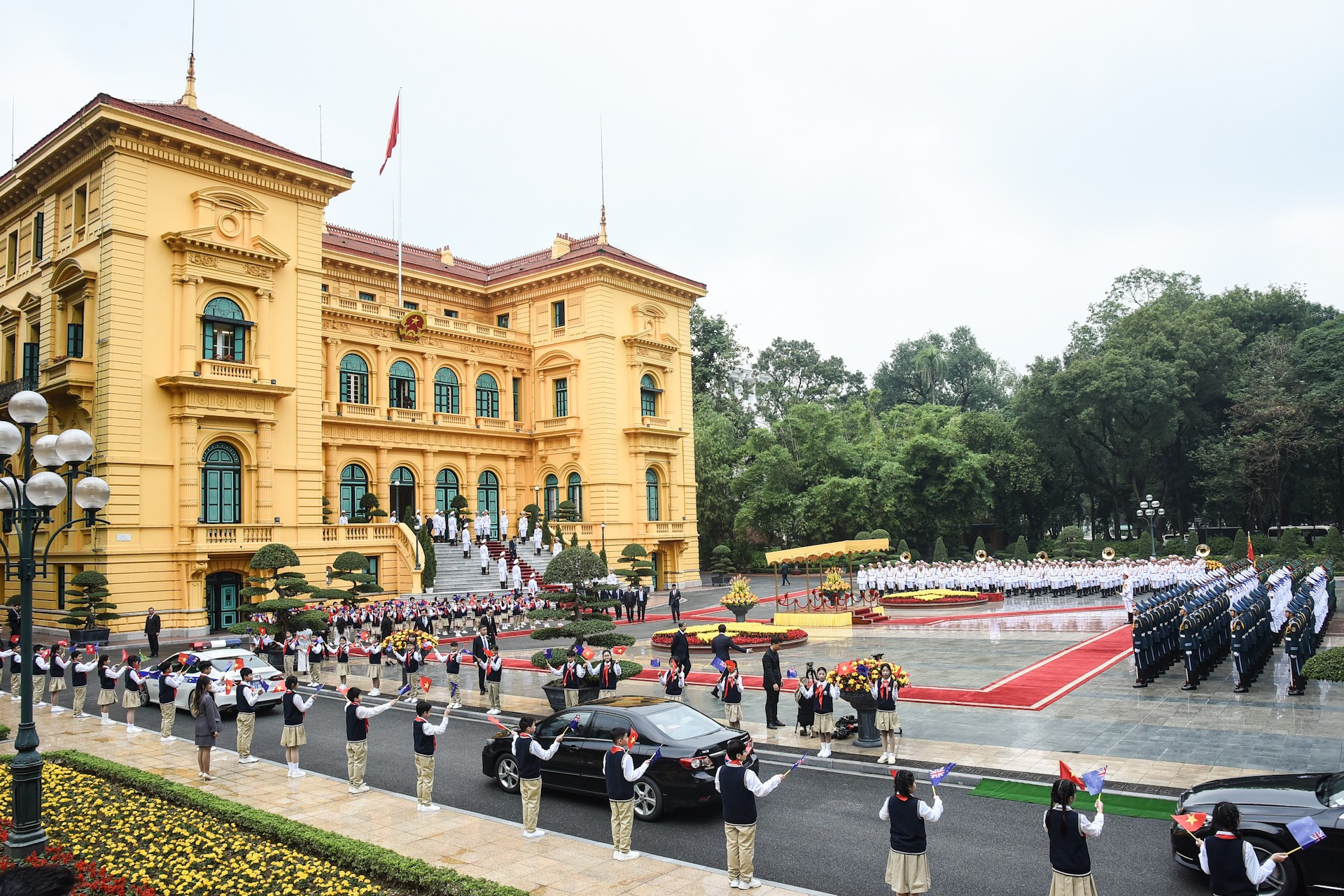 El Palacio Presidencial, donde el primer ministro de Vietnam, Pham Minh Chinh, preside la ceremonia de bienvenida a su homólogo de Nueva Zelanda, Christopher Luxon.