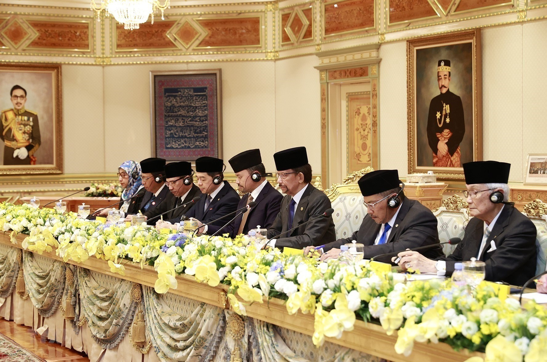 El Sultán Haji Hassanal Bolkiah y la delegación de Brunei en el acto. El Sultán Haji Hassanal Bolkiah y la delegación de Brunei en el acto.