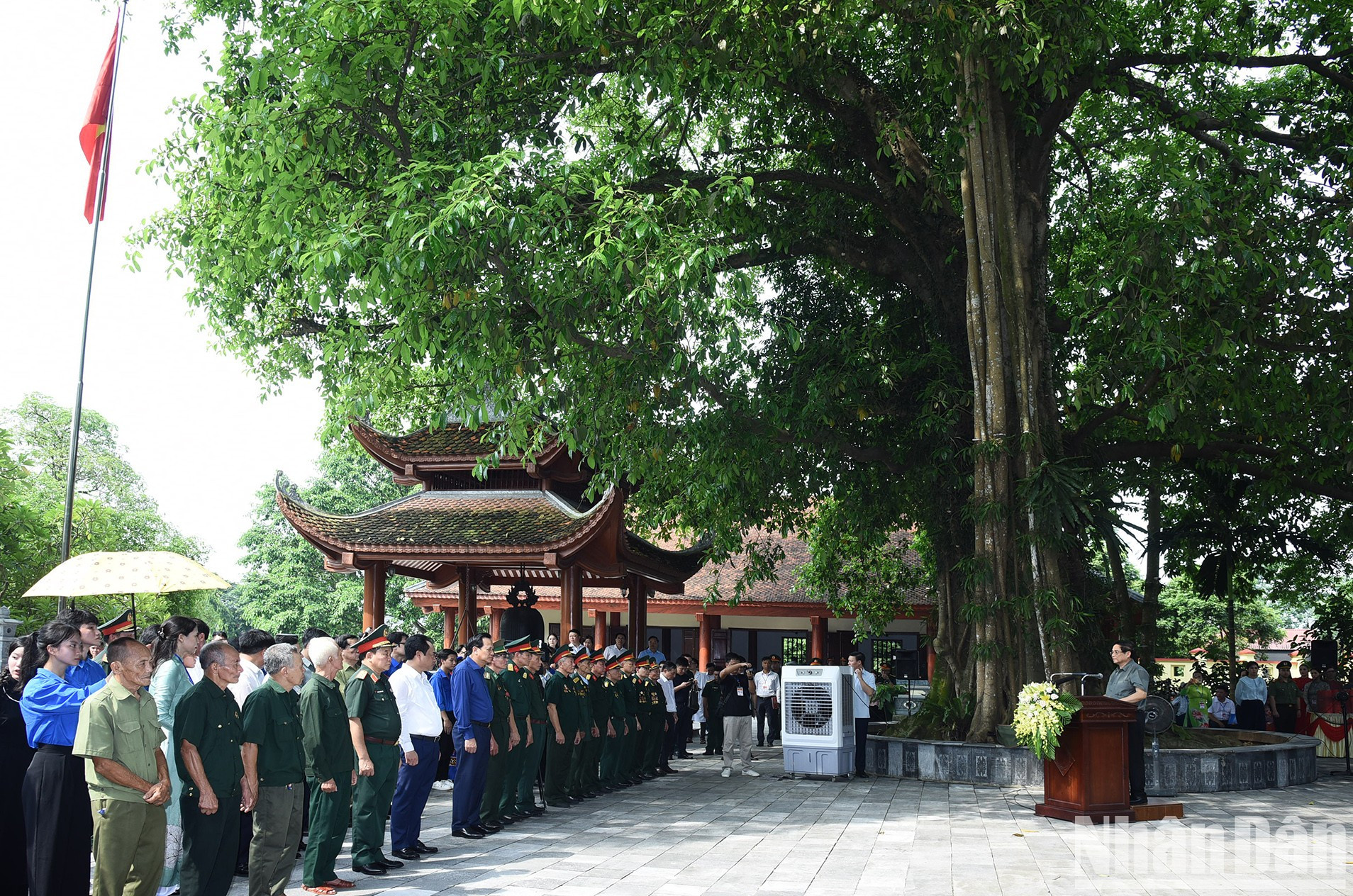 Se llevó a cabo en la reliquia histórica 27 de julio en mismo día de 1947 una reunión solemne de 300 funcionarios, soldados y representantes de la población local para escuchar el anuncio de la carta del Tío Ho, reconociendo el nacimiento del Día de Inválidos de Guerra y Mártires. Se llevó a cabo en la reliquia histórica 27 de julio en mismo día de 1947 una reunión solemne de 300 funcionarios, soldados y representantes de la población local para escuchar el anuncio de la carta del Tío Ho, reconociendo el nacimiento del Día de Inválidos de Guerra y Mártires.