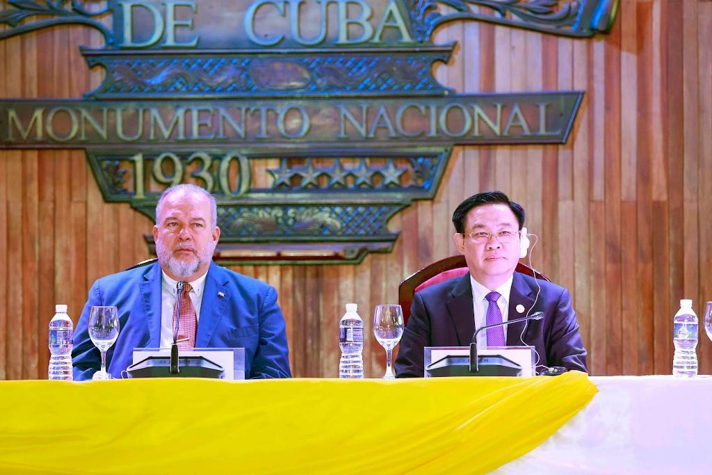 [Foto] Máximo dirigente legislativo vietnamita asiste al Foro de Comercio e Inversión Vietnam-Cuba ảnh 2