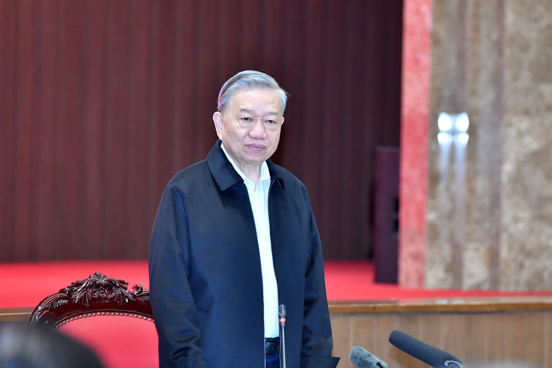 El secretario general del PCV, To Lam, habla en la cita. El secretario general del PCV, To Lam, habla en la cita.