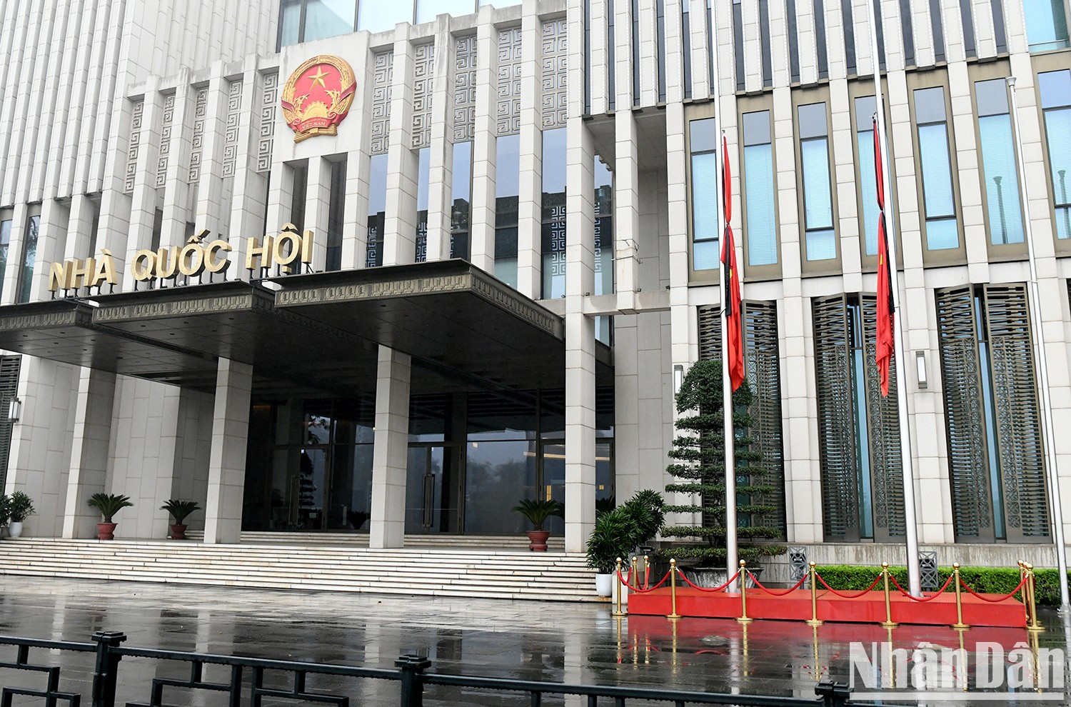 El acto no solo expresa profundas condolencias a la nación vecina por la pérdida de Khamtay Siphandone, sino que también rinde homenaje a sus grandes contribuciones a la construcción y fortalecimiento de las especiales relaciones entre Vietnam y Laos. El acto no solo expresa profundas condolencias a la nación vecina por la pérdida de Khamtay Siphandone, sino que también rinde homenaje a sus grandes contribuciones a la construcción y fortalecimiento de las especiales relaciones entre Vietnam y Laos.