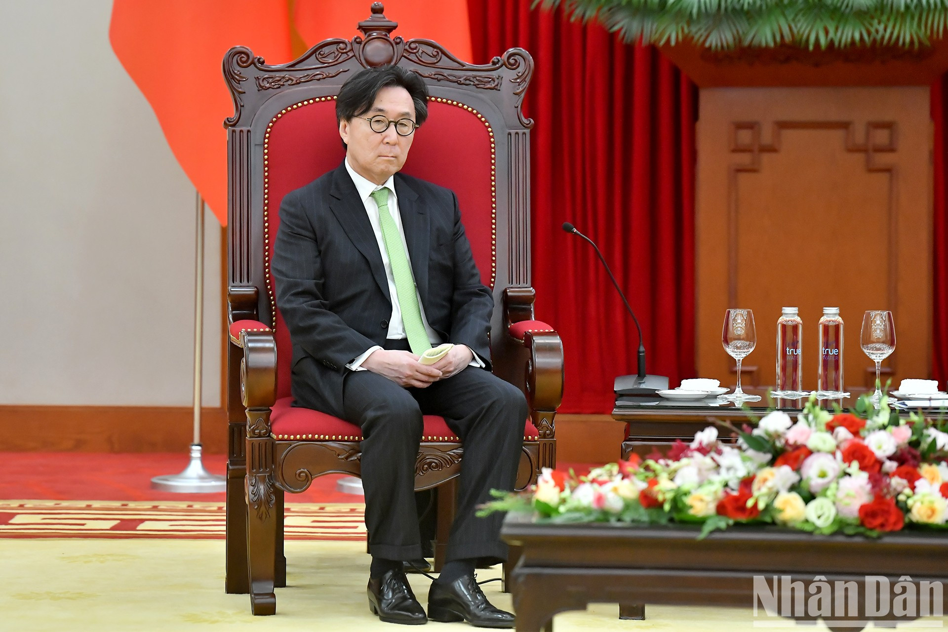 El asesor especial para Asuntos Exteriores y Seguridad y enviado especial del presidente de Corea del Sur, Chang Ho-jin, interviene en el acto.