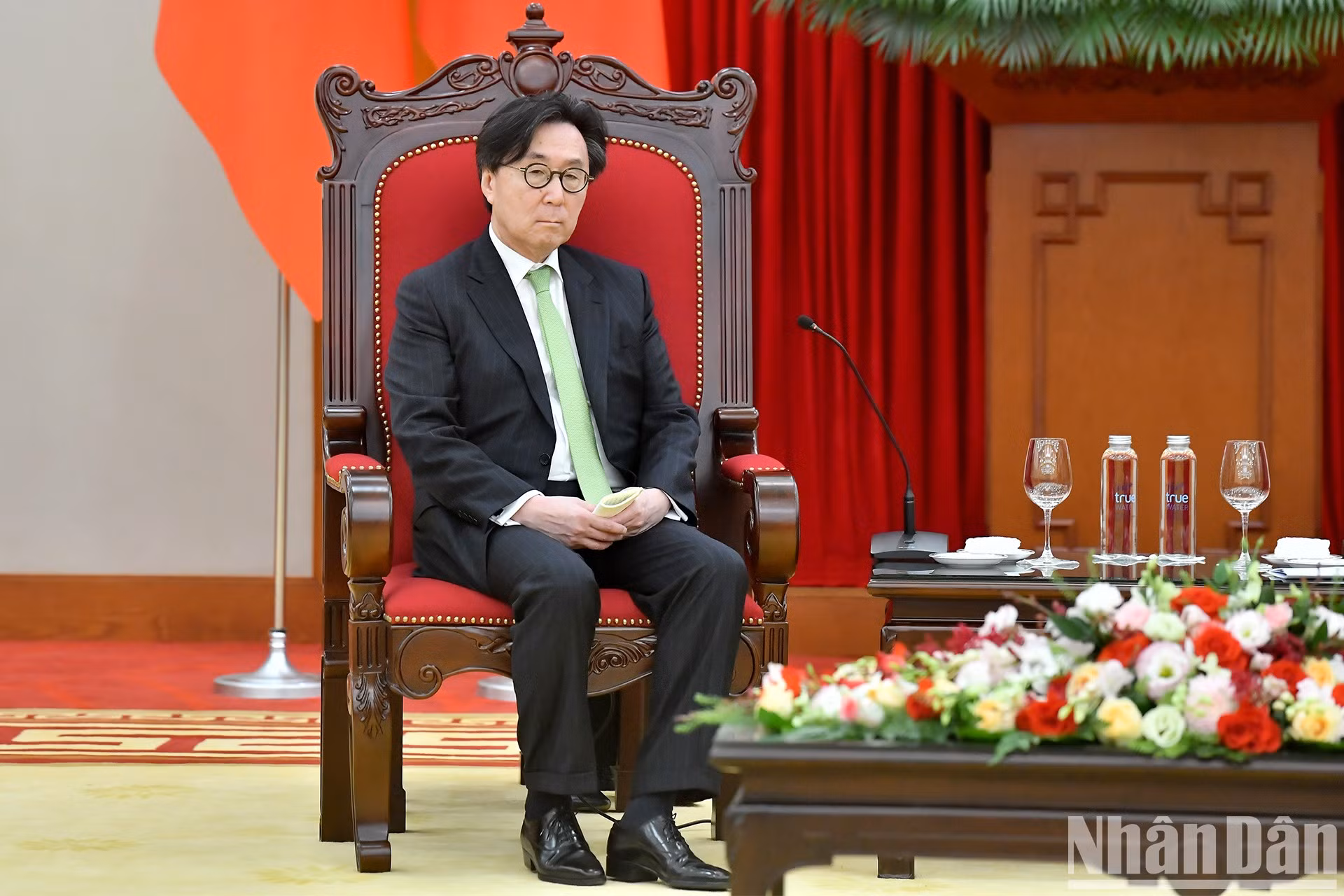 El asesor especial para Asuntos Exteriores y Seguridad y enviado especial del presidente de Corea del Sur, Chang Ho-jin, interviene en el acto.