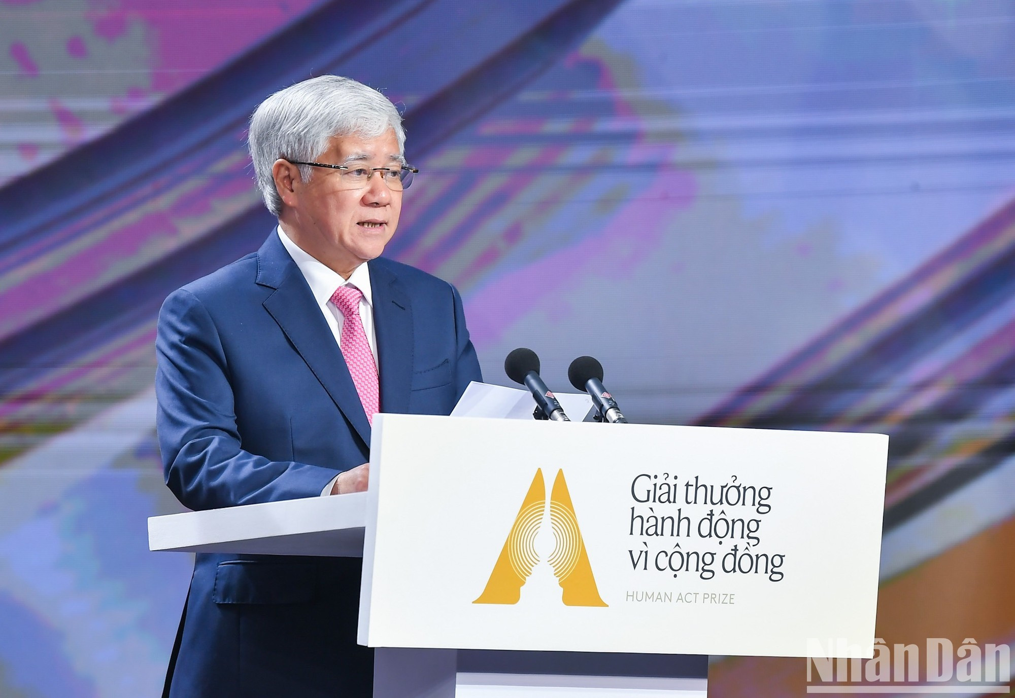 Do Van Chien, presidente del Frente de la Patria de Vietnam, habla en la cita. Do Van Chien, presidente del Frente de la Patria de Vietnam, habla en la cita.