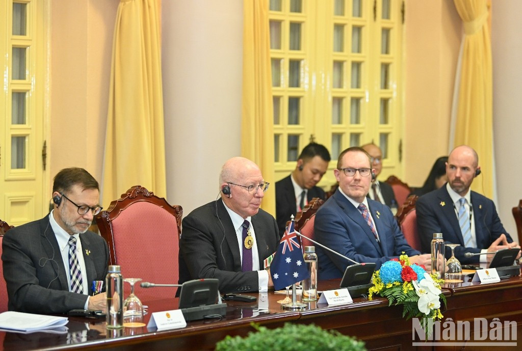 El gobernador general de Australia, David Hurley, interviene en el acto.