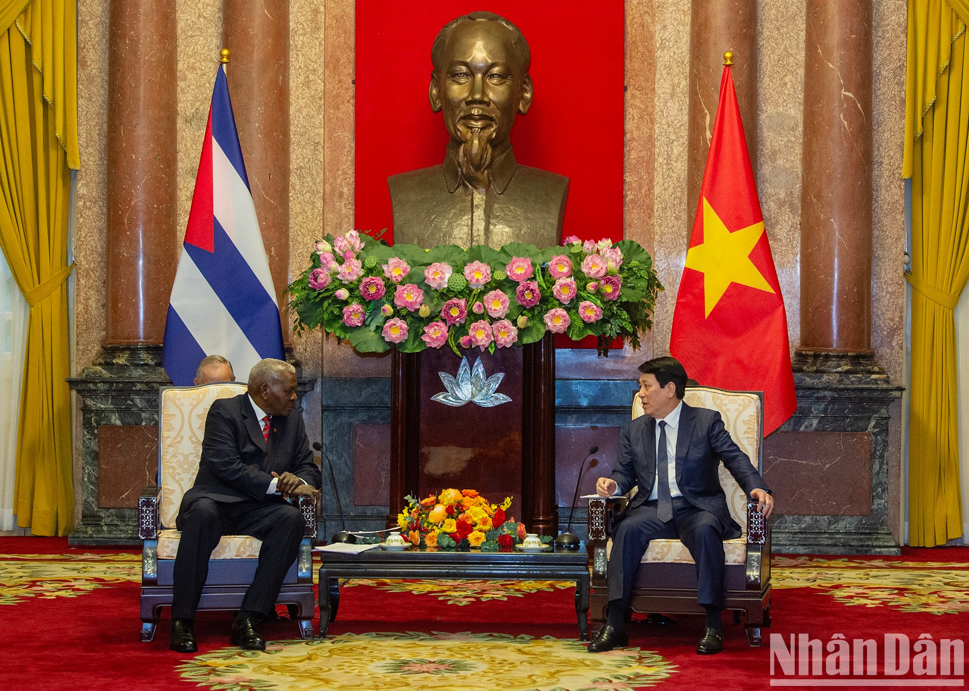 El presidente de Vietnam, Luong Cuong, recibe al titular del Parlamento de Cuba, Esteban Lazo Hernández.
