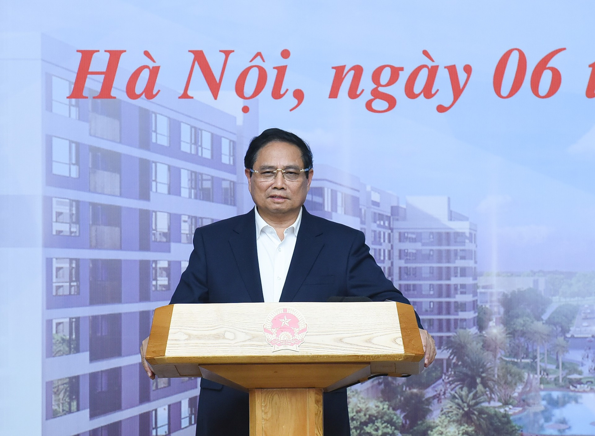 El premier Pham Minh Chinh habla en la conferencia.