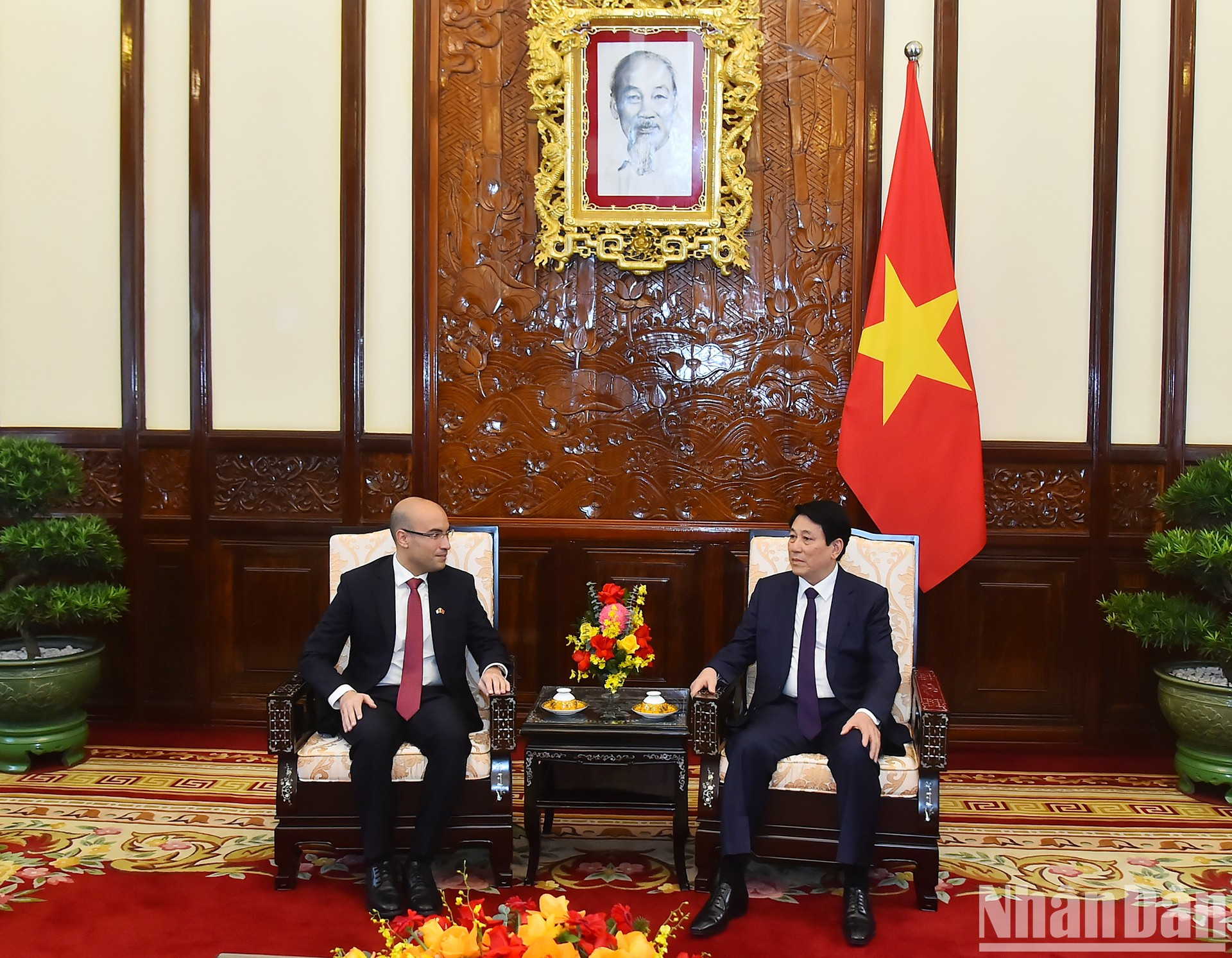 El jefe del Estado vietnamita sostiene conversaciones con el embajador de Argelia en Hanói. El jefe del Estado vietnamita sostiene conversaciones con el embajador de Argelia en Hanói.