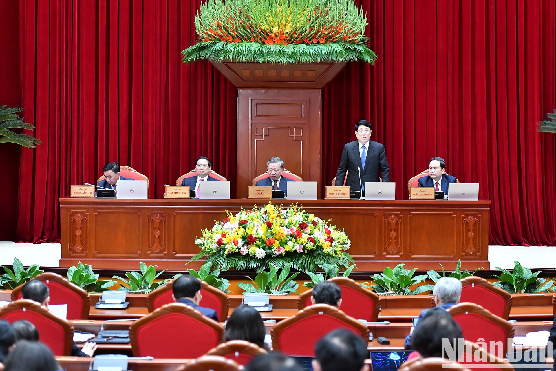 El miembro del Buró Político y el presidente del país, Luong Cuong, dirige la conferencia. El miembro del Buró Político y el presidente del país, Luong Cuong, dirige la conferencia.