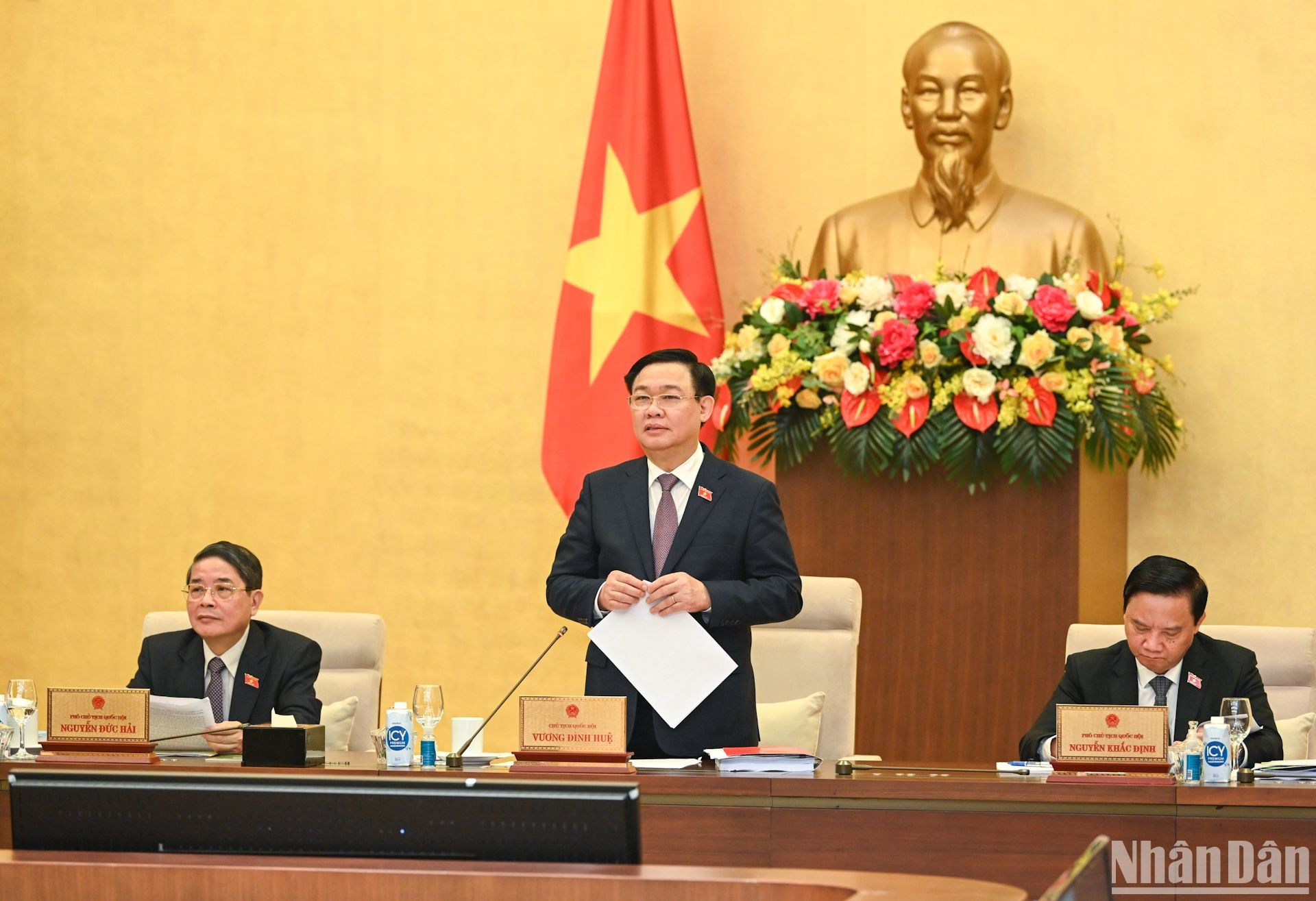 El presidente de la Asamblea Nacional de Vietnam, Vuong Dinh Hue, pronuncia el discurso inaugural de la reunión.