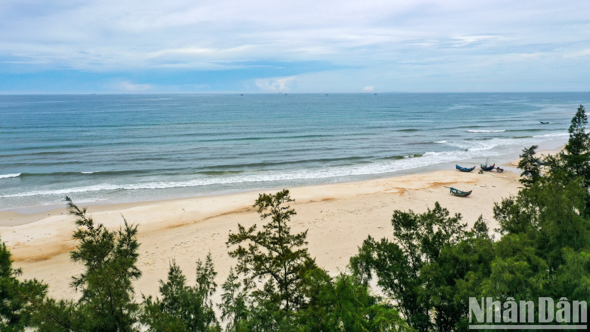 La belleza primitiva de la playa de Vinh Thai. La belleza primitiva de la playa de Vinh Thai.