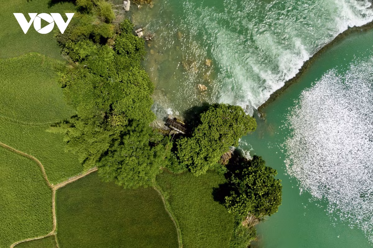 A lo largo del río se encuentran norias, icónicas de la región de Trung Khanh.