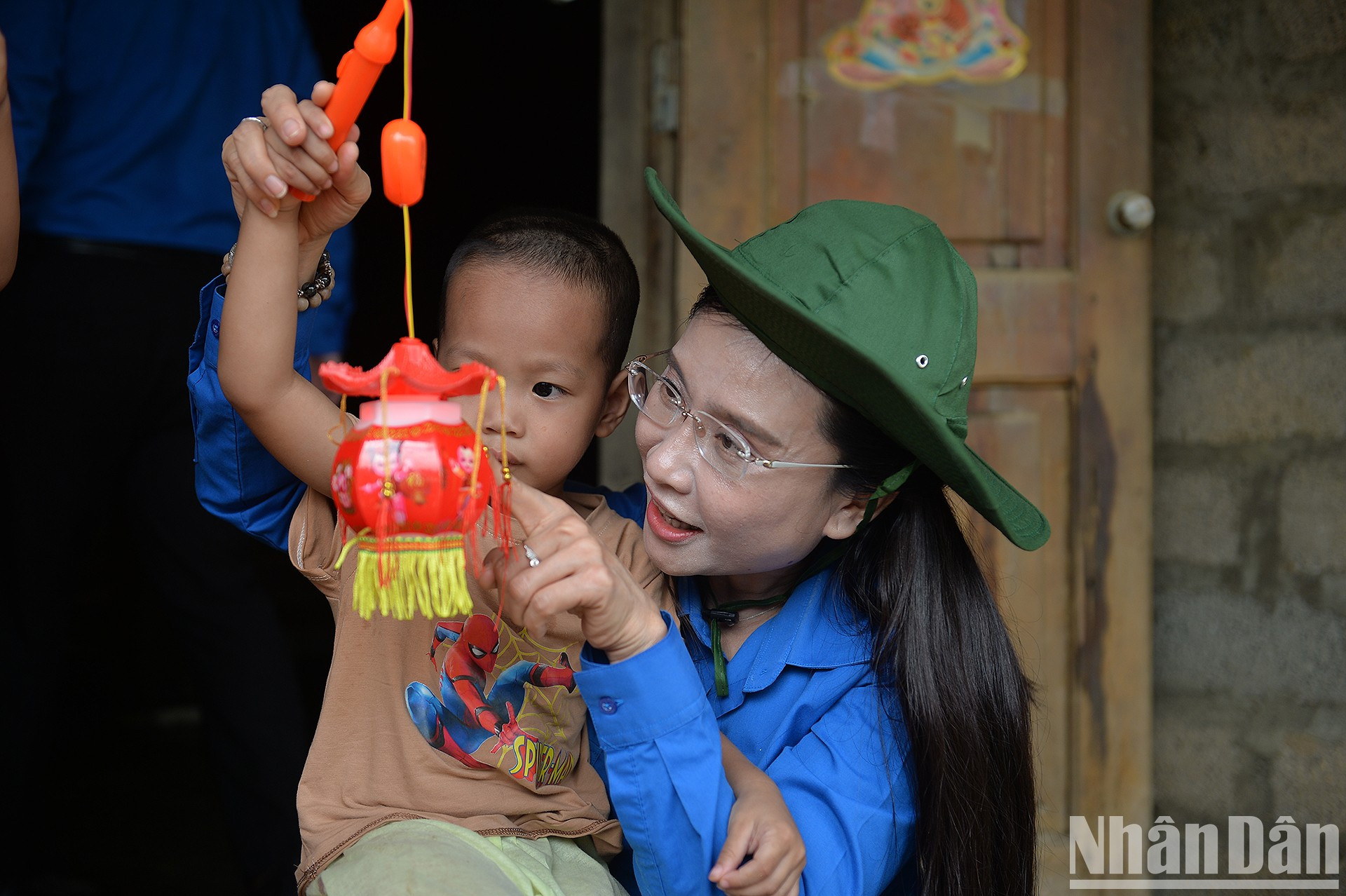 A través de la iniciativa, la delegación desea brindar alegría a los niños afectados por la tormenta. A través de la iniciativa, la delegación desea brindar alegría a los niños afectados por la tormenta.