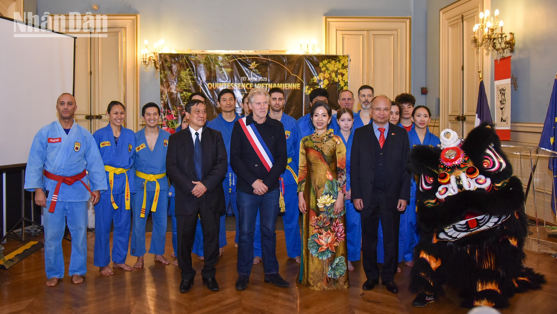 A la cita asisten el embajador vietnamita en París, Dinh Toan Thang; el alcalde del distrito 20, Éric Pliez; vietnamitas residentes en Francia y amigos internacionales. A la cita asisten el embajador vietnamita en París, Dinh Toan Thang; el alcalde del distrito 20, Éric Pliez; vietnamitas residentes en Francia y amigos internacionales.