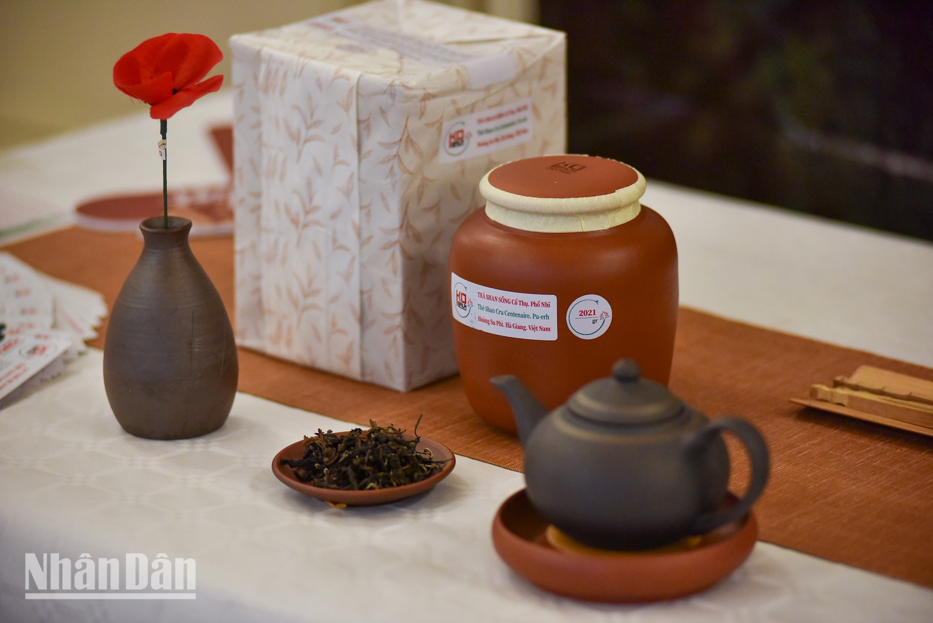 La Asociación expresa su deseo de que el evento permita a los amigos franceses e internacionales conocer mejor la costumbre vietnamita de disfrutar del té, una tradición milenaria. La Asociación expresa su deseo de que el evento permita a los amigos franceses e internacionales conocer mejor la costumbre vietnamita de disfrutar del té, una tradición milenaria.