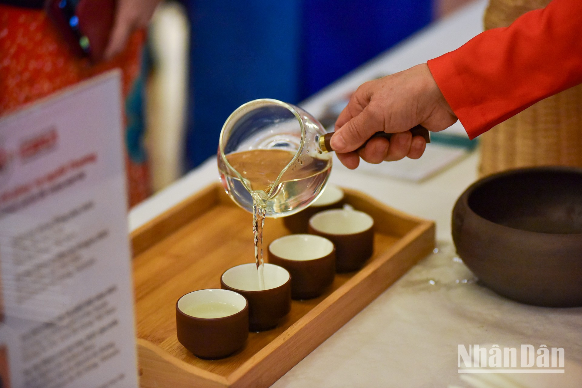 Tran Duy Chau, vietnamita residente en París, asegura que la asociación contribuye significativamente a mantener y difundir el amor por la cultura nacional entre los jóvenes vietnamitas que viven en el extranjero. Tran Duy Chau, vietnamita residente en París, asegura que la asociación contribuye significativamente a mantener y difundir el amor por la cultura nacional entre los jóvenes vietnamitas que viven en el extranjero.