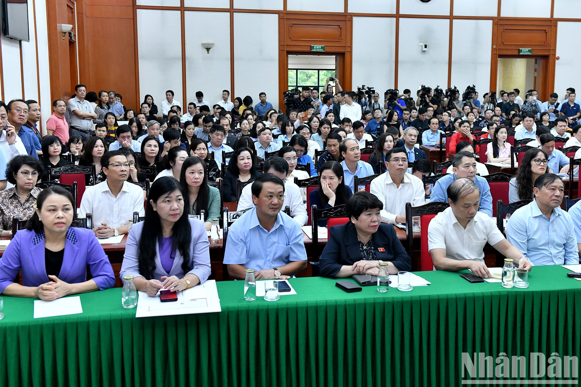 Asistentes al acto de lanzamiento de una campaña en apoyo a las víctimas del tifón Yagi. Asistentes al acto de lanzamiento de una campaña en apoyo a las víctimas del tifón Yagi.