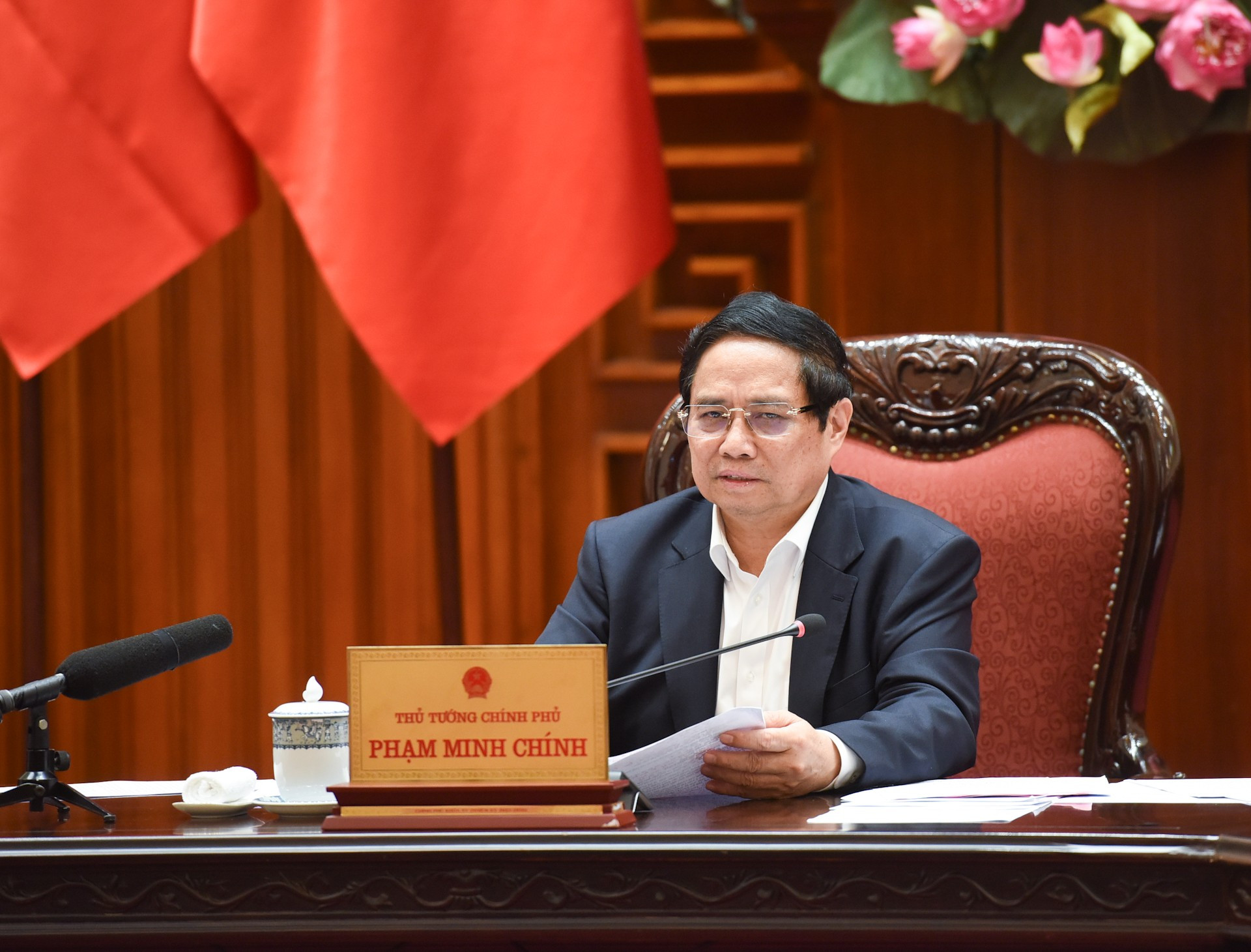 El premier Pham Minh Chinh habla en el evento.