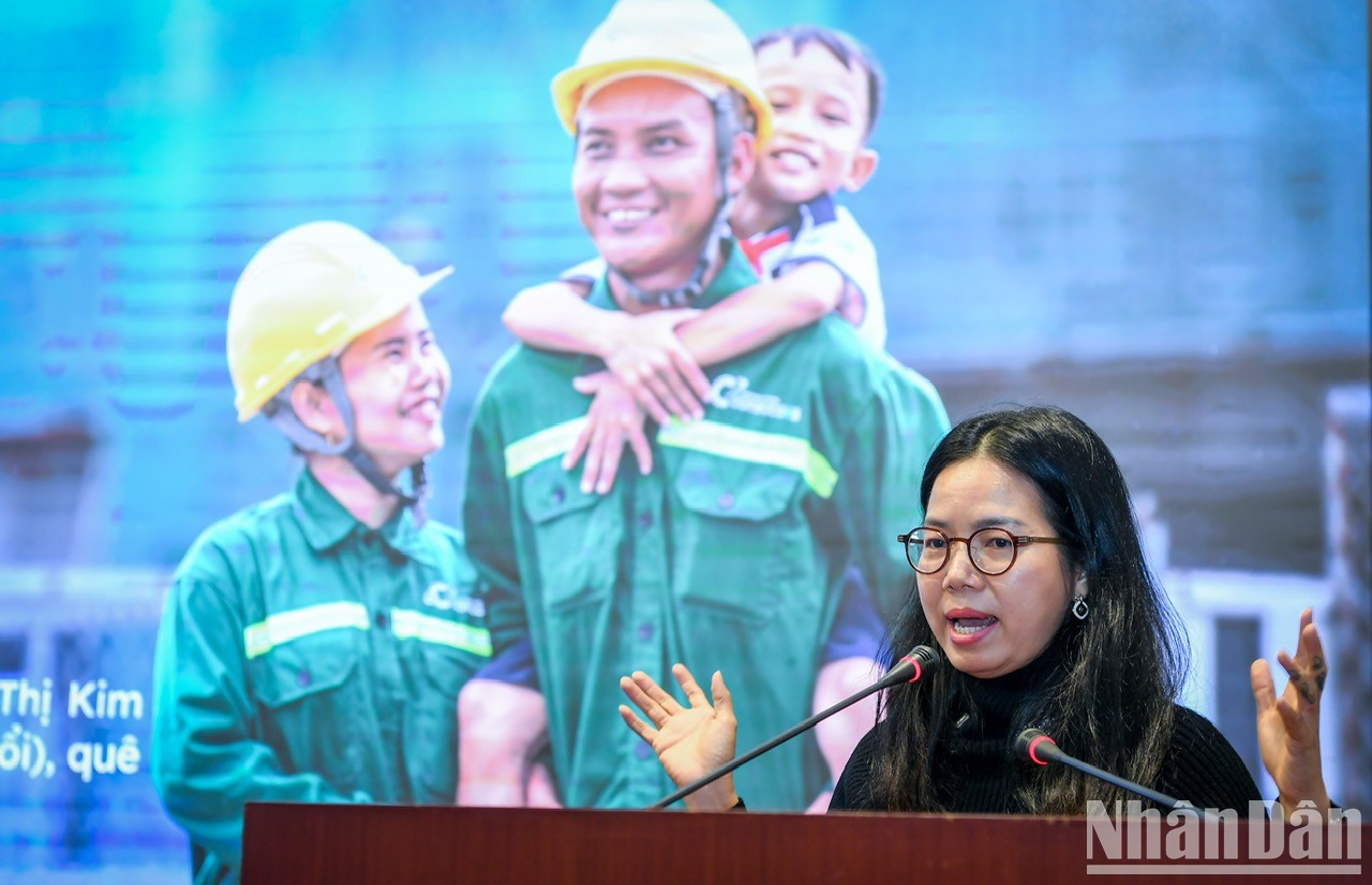 La subgerente general de Coteccons, Nguyen Trinh Thuy Trang, habla en el acto de lanzamiento. La subgerente general de Coteccons, Nguyen Trinh Thuy Trang, habla en el acto de lanzamiento.