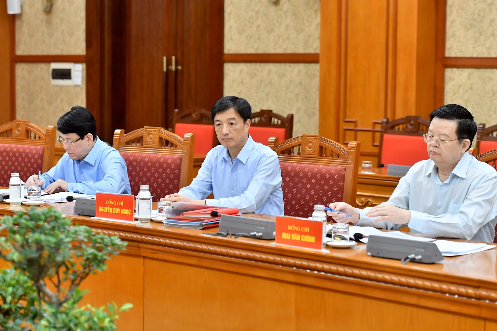 Funcionarios de alto rango del Partido y Estado acuden a la cita.