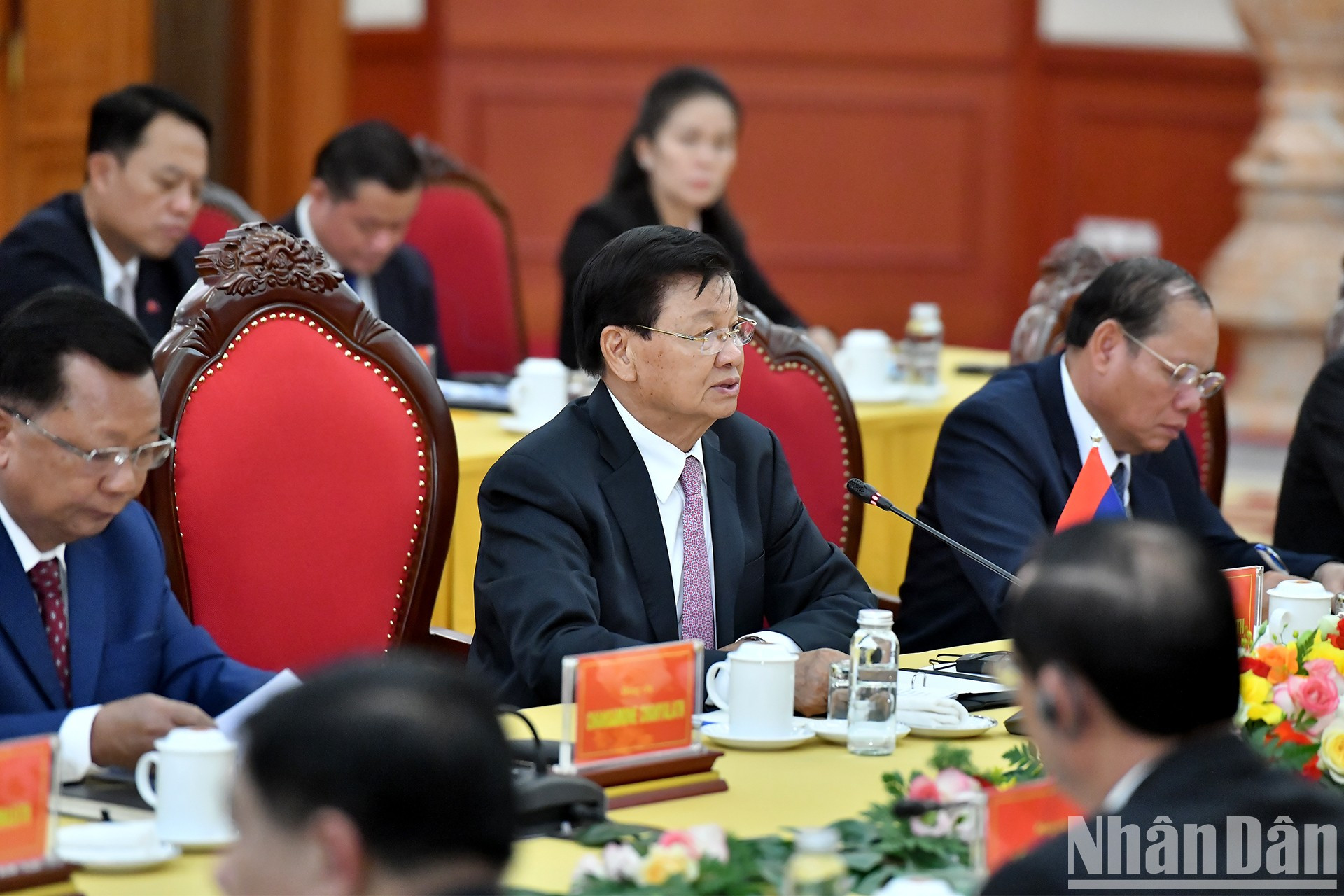 El mandatario laosiano, Thongloun Sisoulith, presenta su opinión en el encuentro. El mandatario laosiano, Thongloun Sisoulith, presenta su opinión en el encuentro.