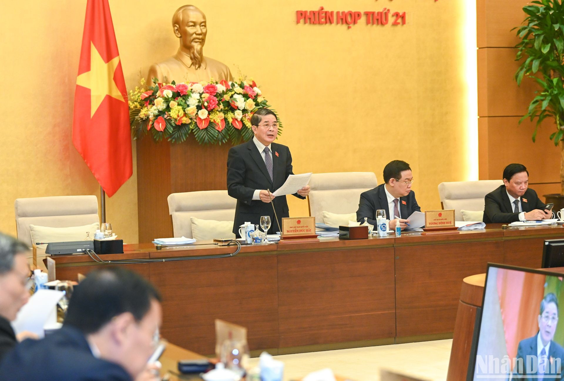 El vicepresidente del Parlamento, Nguyen Duc Hai dirige el debate sobre los proyectos de la Ley de Precios (modificada) y Ley de Licitaciones (modificada).