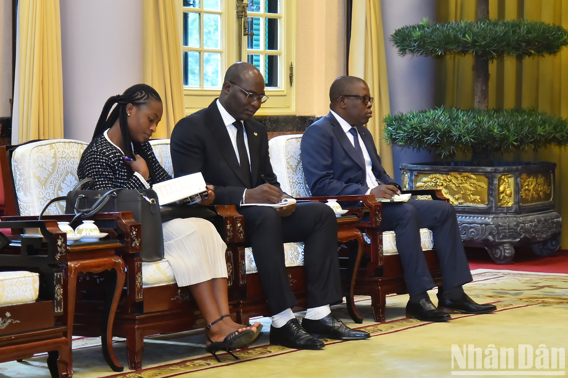 Delegados de Togo asisten a la reunión. Delegados de Togo asisten a la reunión.