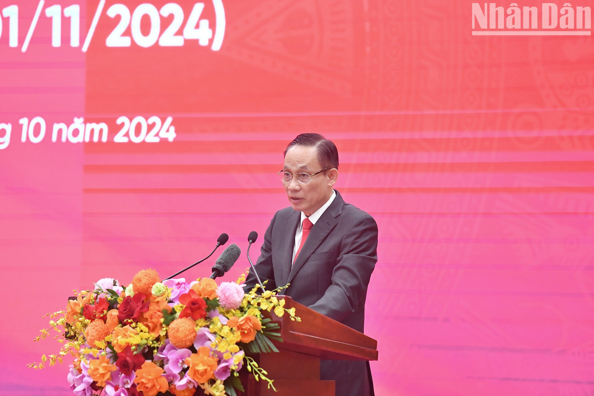 El secretario del miembro del Secretariado del Comité Central del PCV y jefe de su Comisión de Relaciones Exteriores, pronuncia un discurso inaugural.