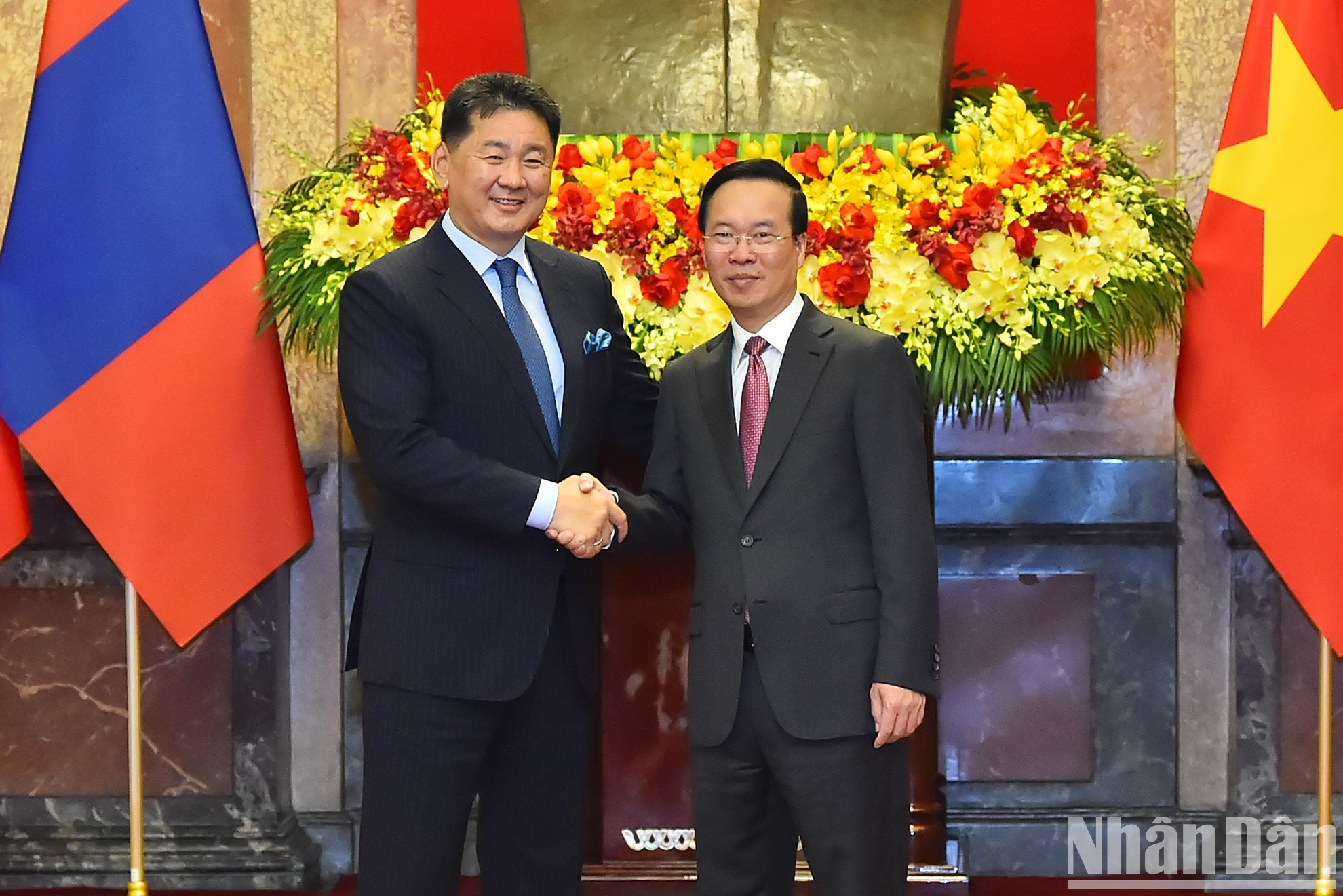 La visita del presidente mongol a Vietnam con motivo de la celebración del 70º aniversario del establecimiento de relaciones entre los dos países marca un hito importante en la historia de las relaciones entre los dos países. La visita del presidente mongol a Vietnam con motivo de la celebración del 70º aniversario del establecimiento de relaciones entre los dos países marca un hito importante en la historia de las relaciones entre los dos países.